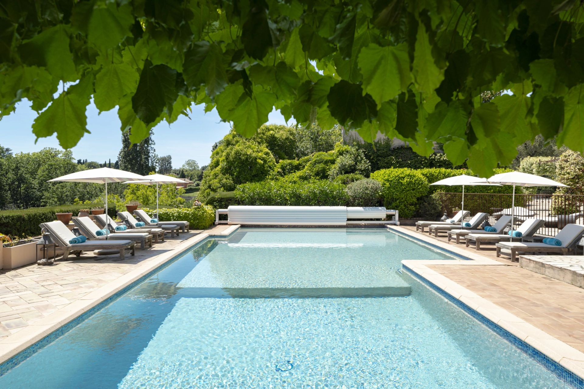 villa 10 Rooms for sale on Grasse (06130)