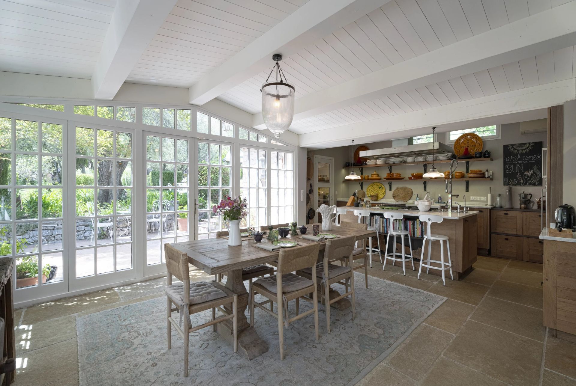 villa 10 Rooms for sale on Grasse (06130)