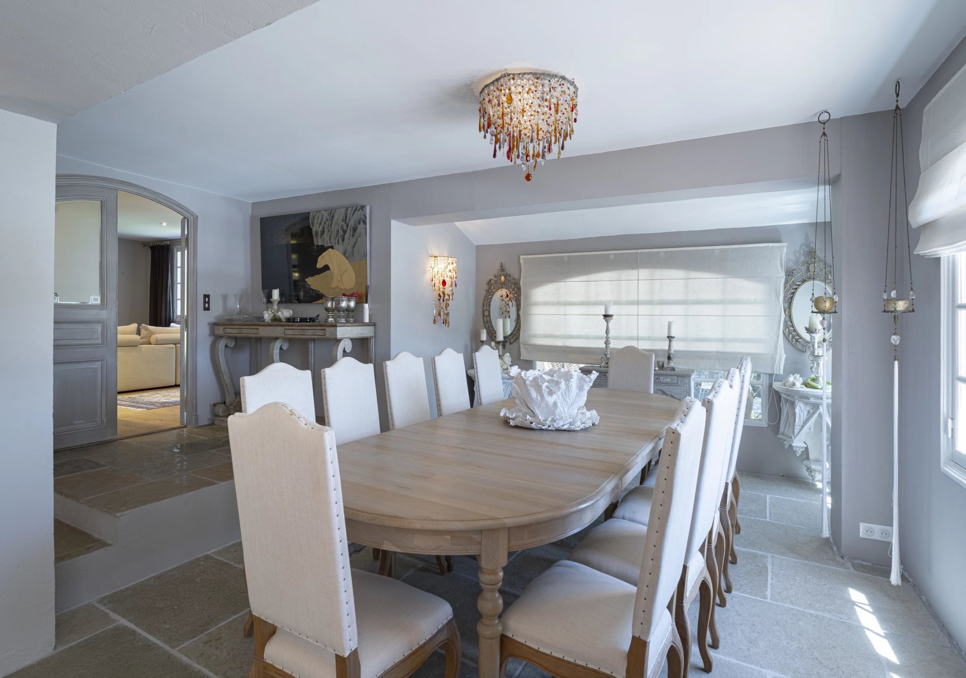 villa 10 Rooms for sale on Grasse (06130)