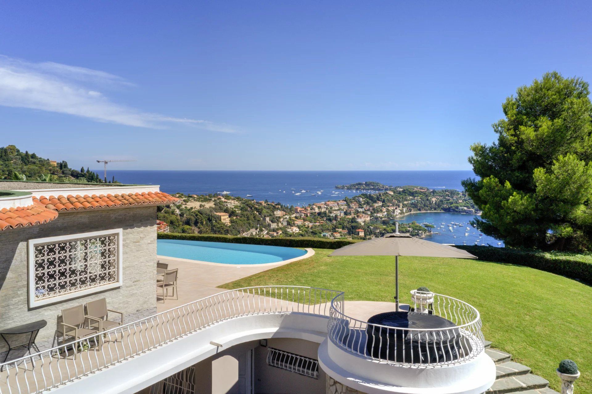 villa 6 Rooms for sale on Villefranche-sur-Mer (06230)