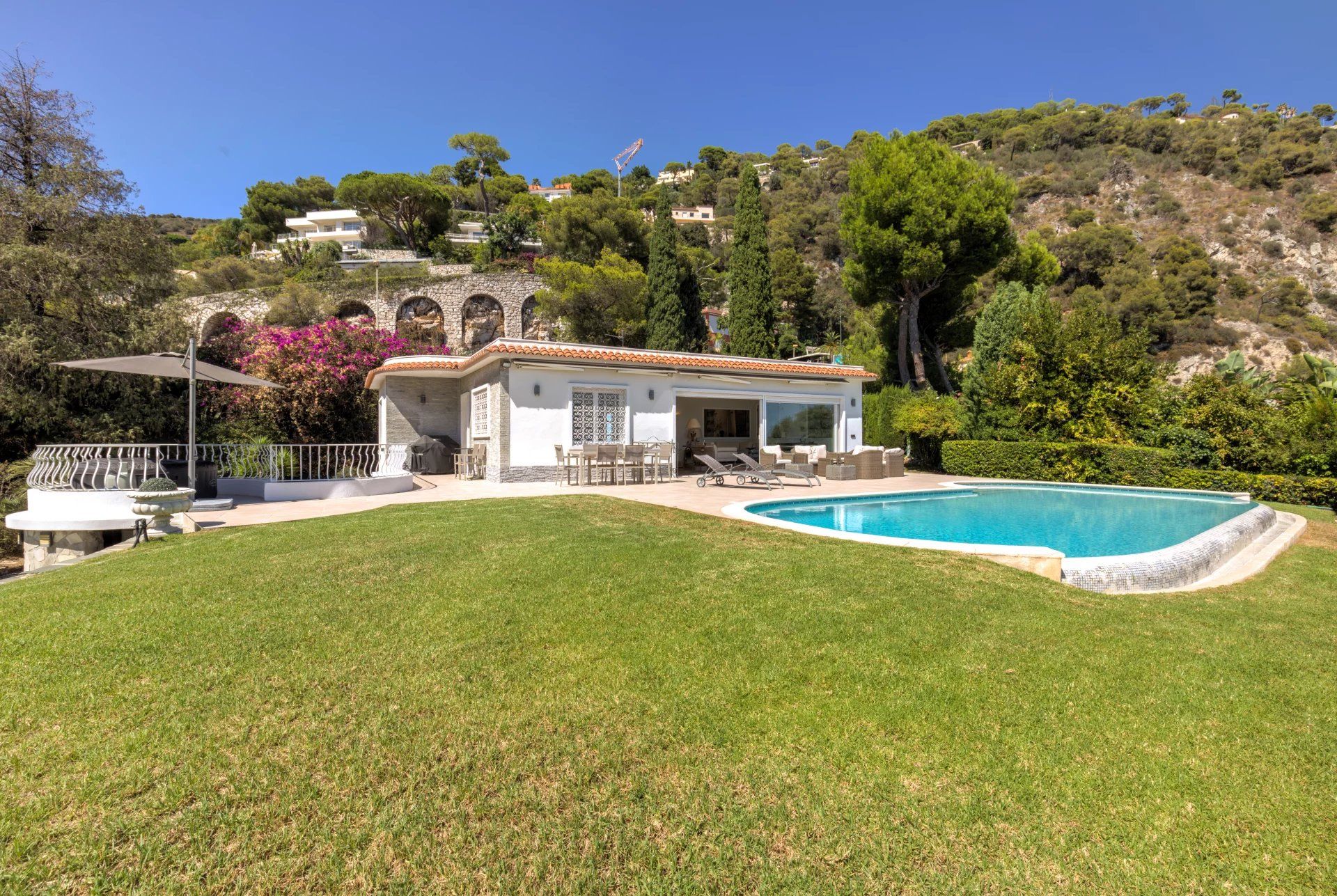 villa 6 Rooms for sale on Villefranche-sur-Mer (06230)