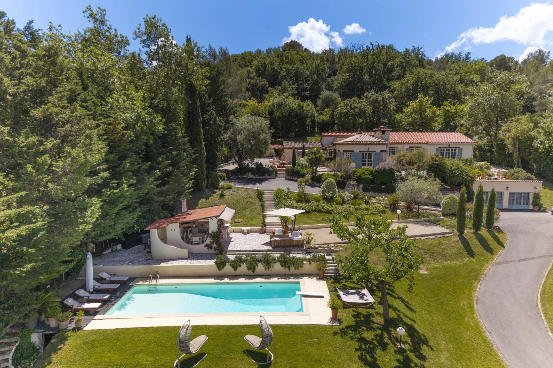 villa 10 Pièces en location sur Roquefort-les-Pins (06330)