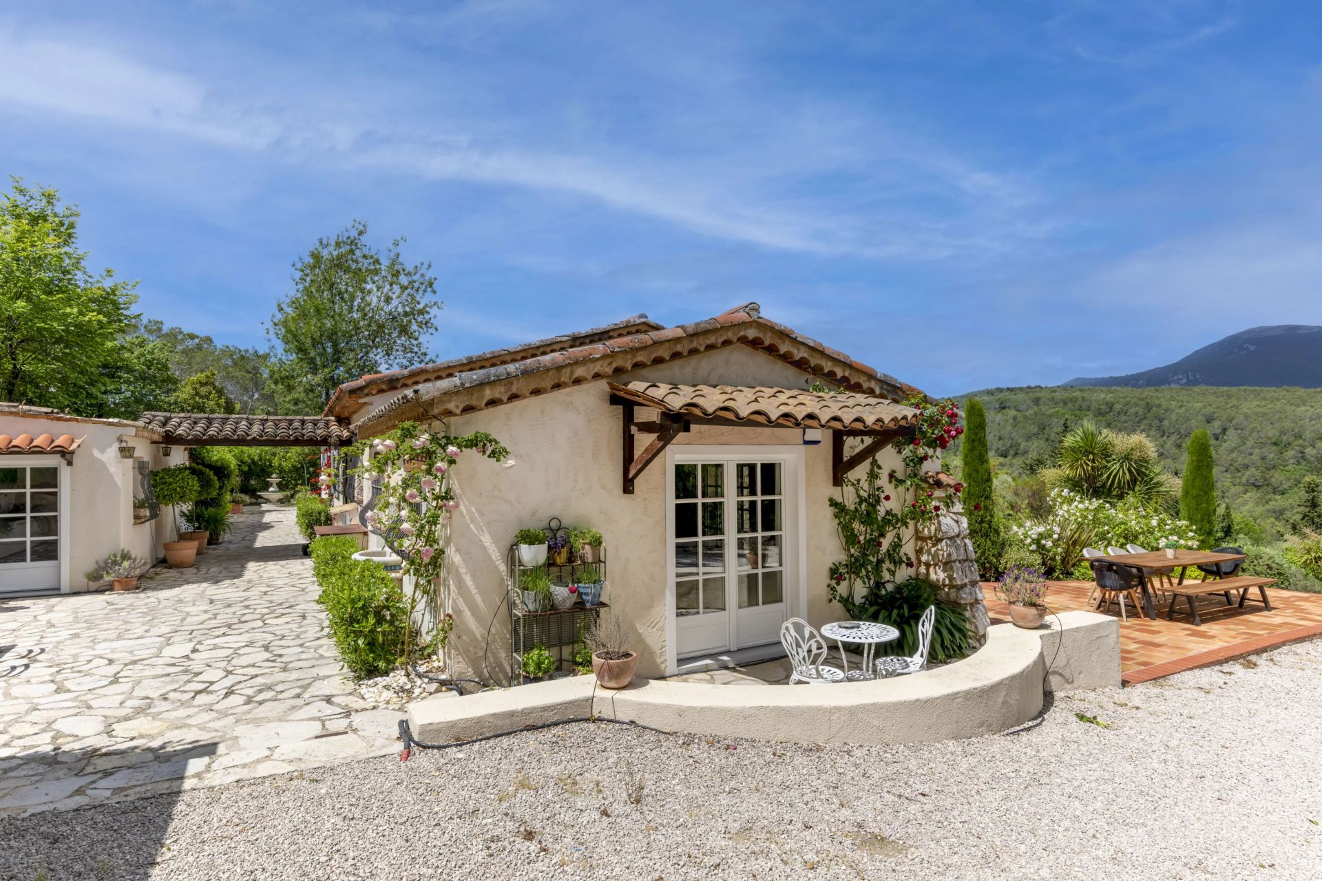 villa 10 Pièces en location sur Roquefort-les-Pins (06330)