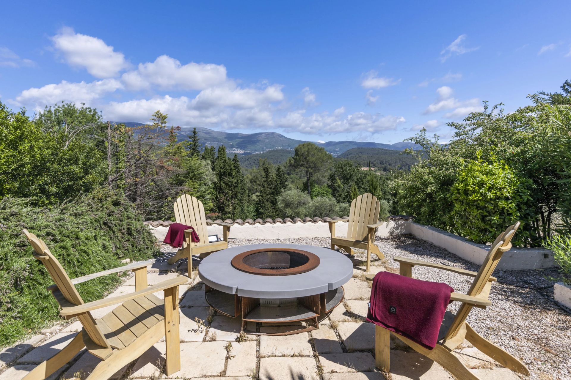 villa 10 Pièces en location sur Roquefort-les-Pins (06330)
