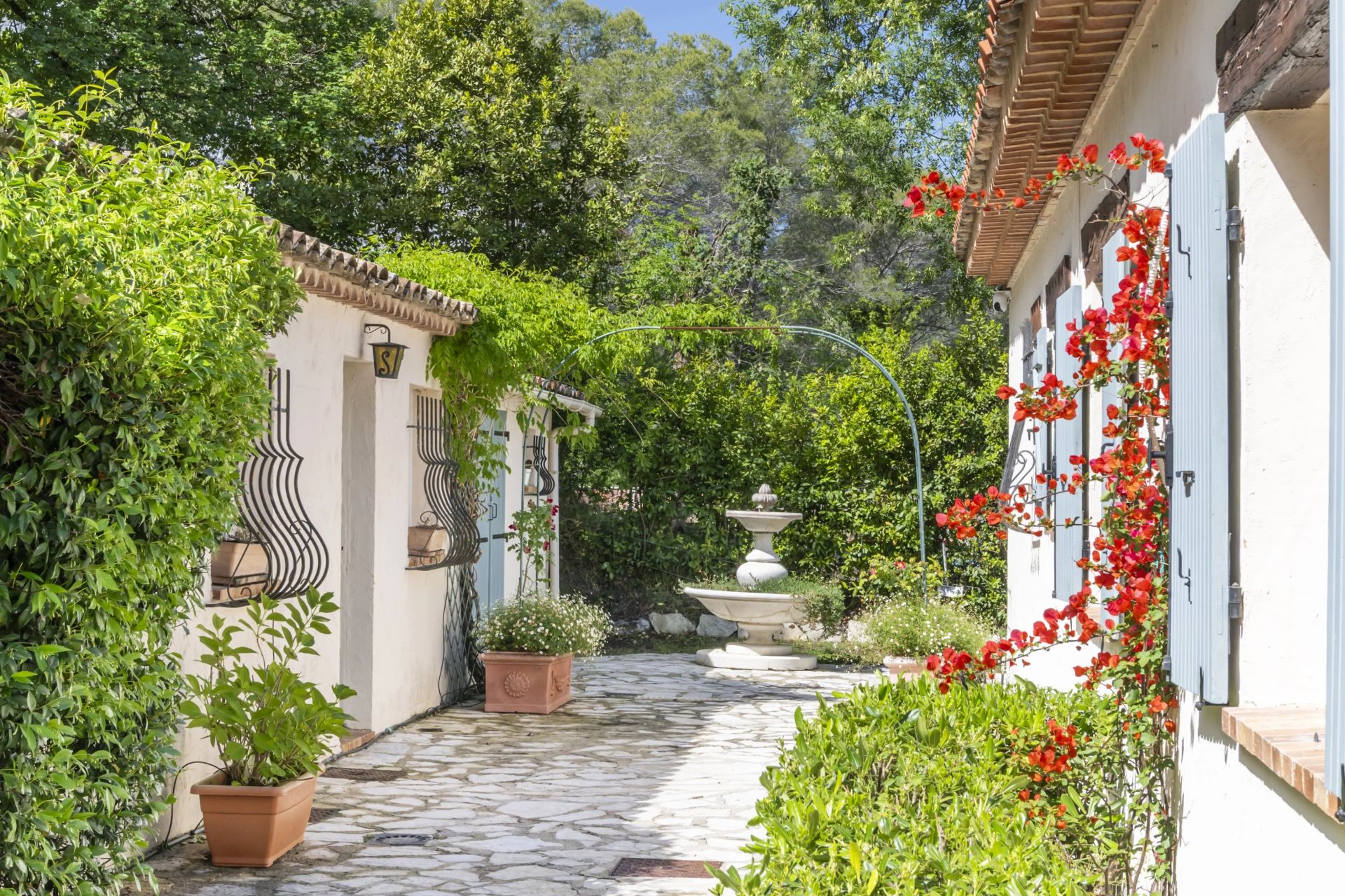 villa 10 Pièces en location sur Roquefort-les-Pins (06330)