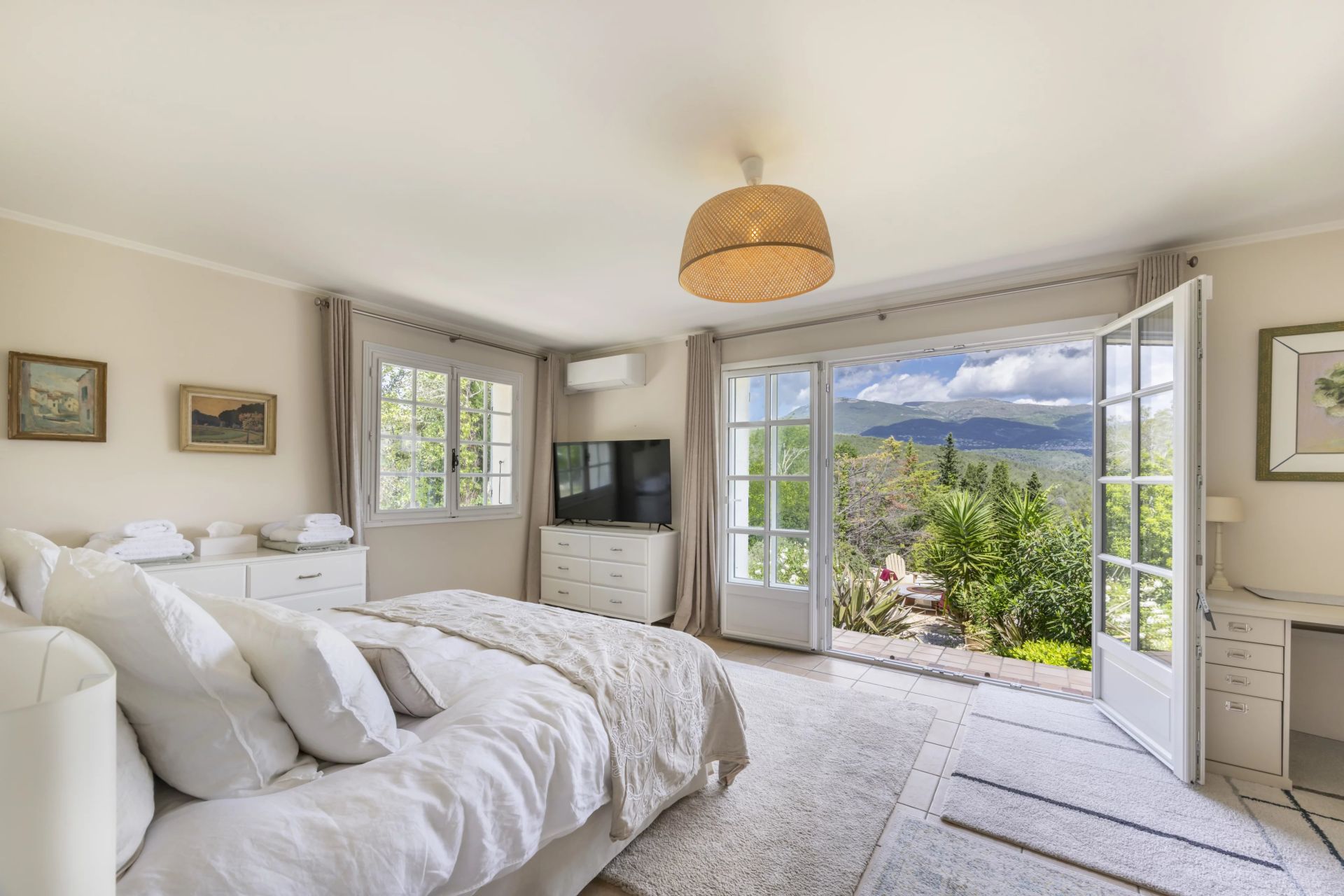 villa 10 Pièces en location sur Roquefort-les-Pins (06330)