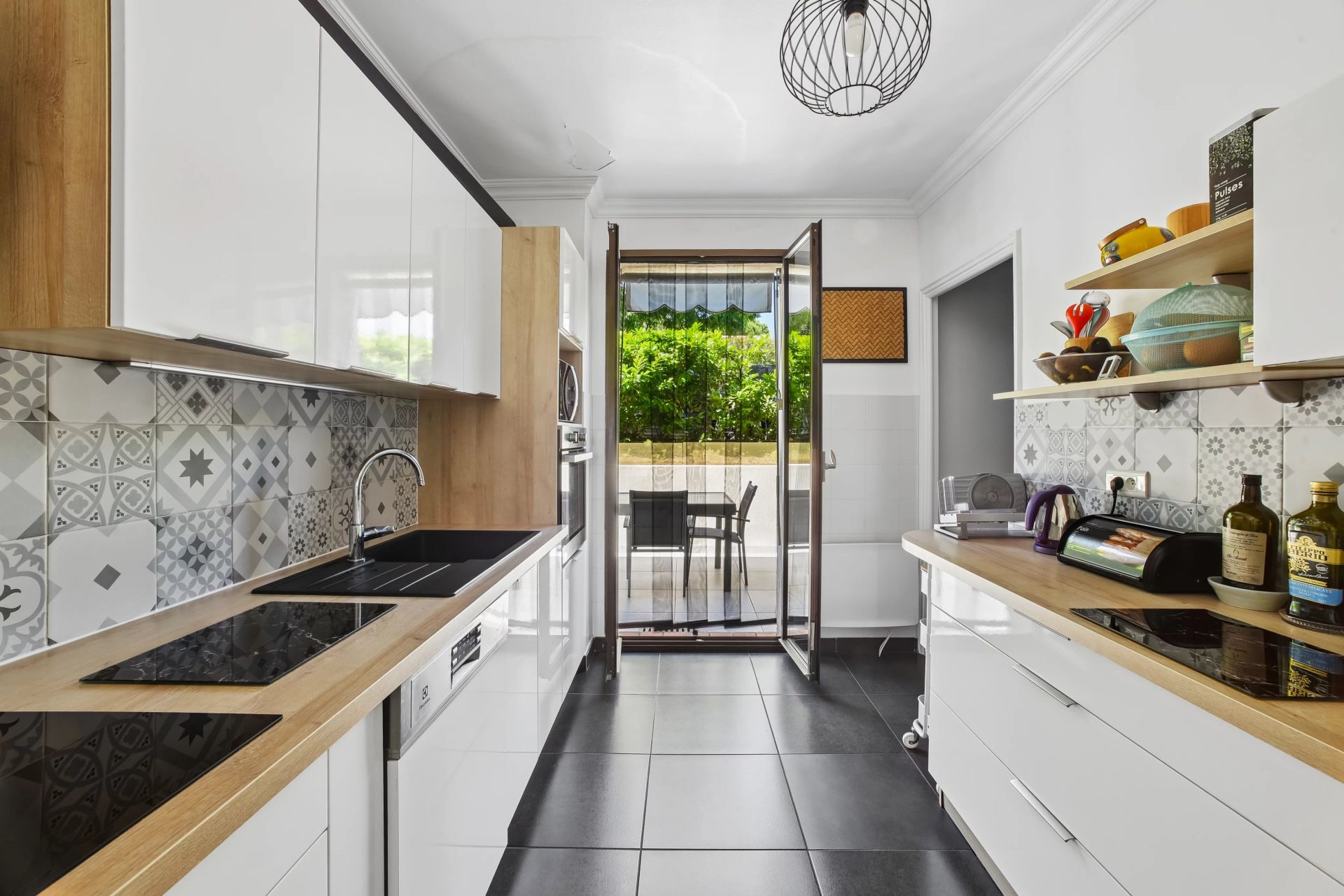 apartment 5 Rooms for sale on Villeneuve-Loubet (06270)