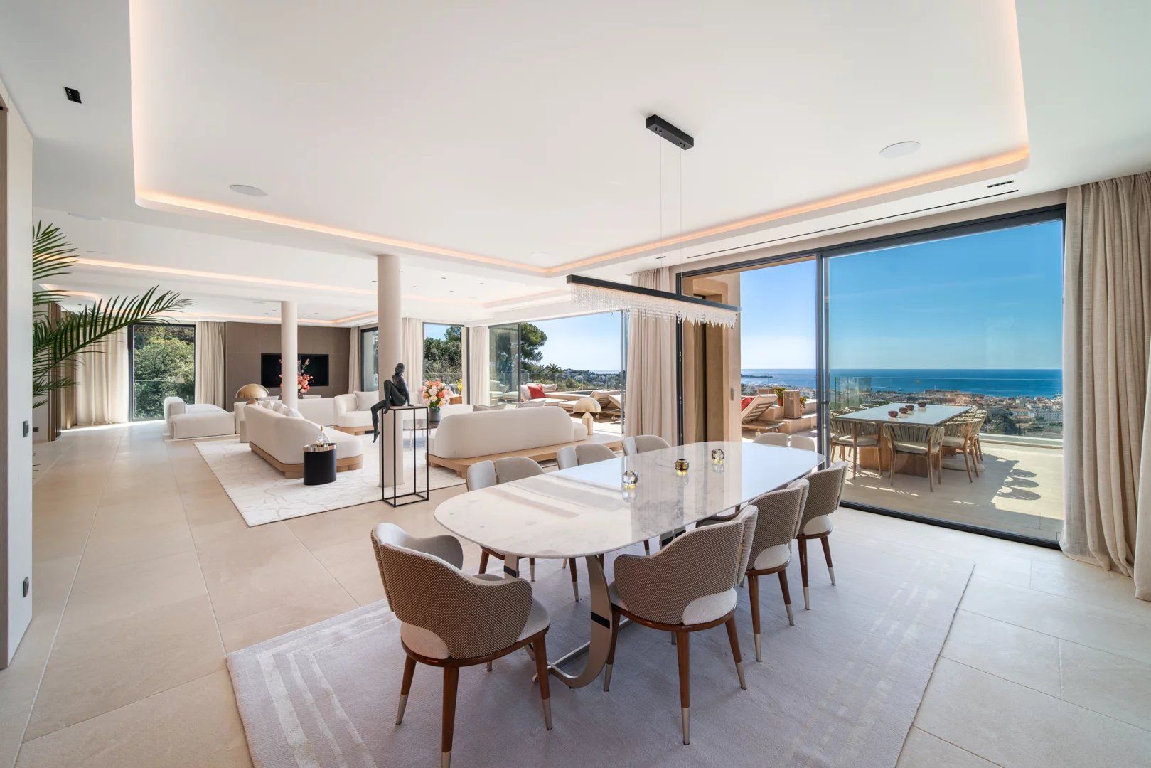 villa 11 Rooms for sale on Cannes (06400)