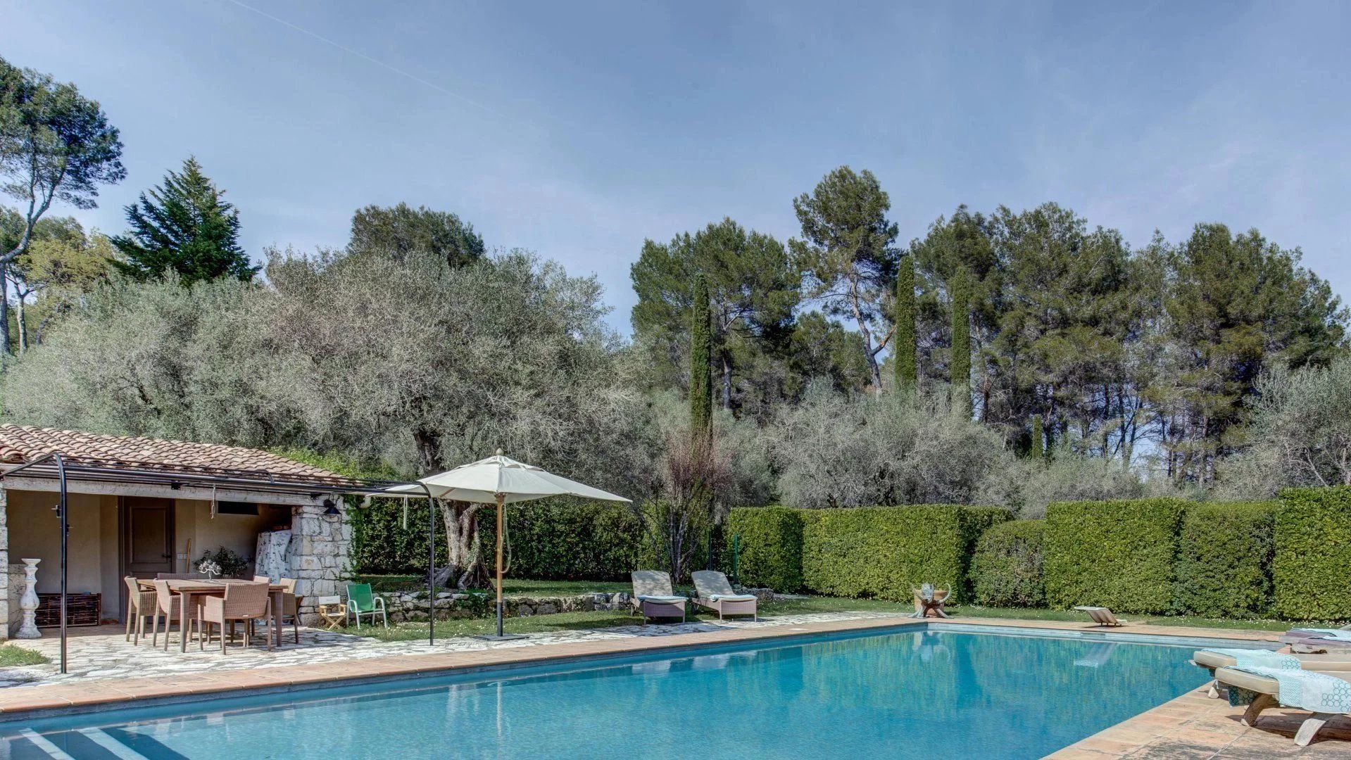 villa 11 Rooms for sale on Roquefort-les-Pins (06330)