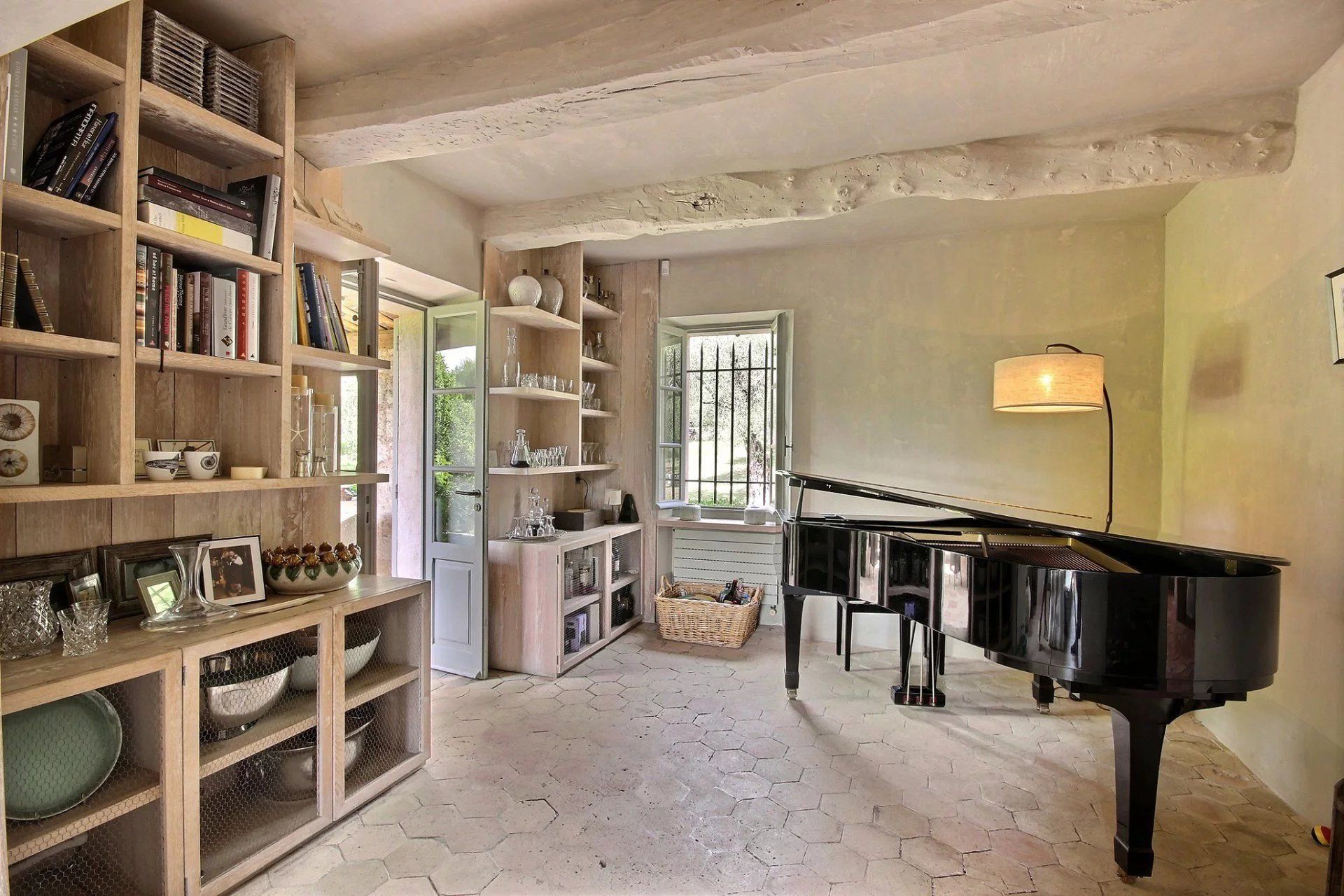 villa 11 Rooms for sale on Roquefort-les-Pins (06330)