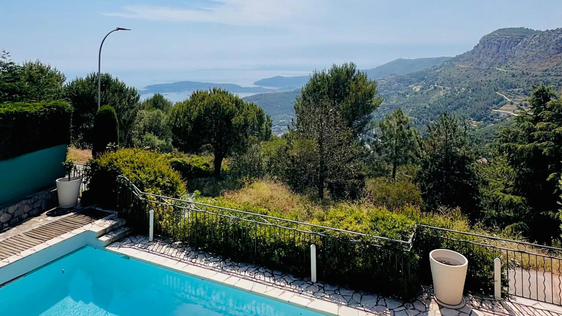 villa 6 Rooms for sale on La Turbie (06320)