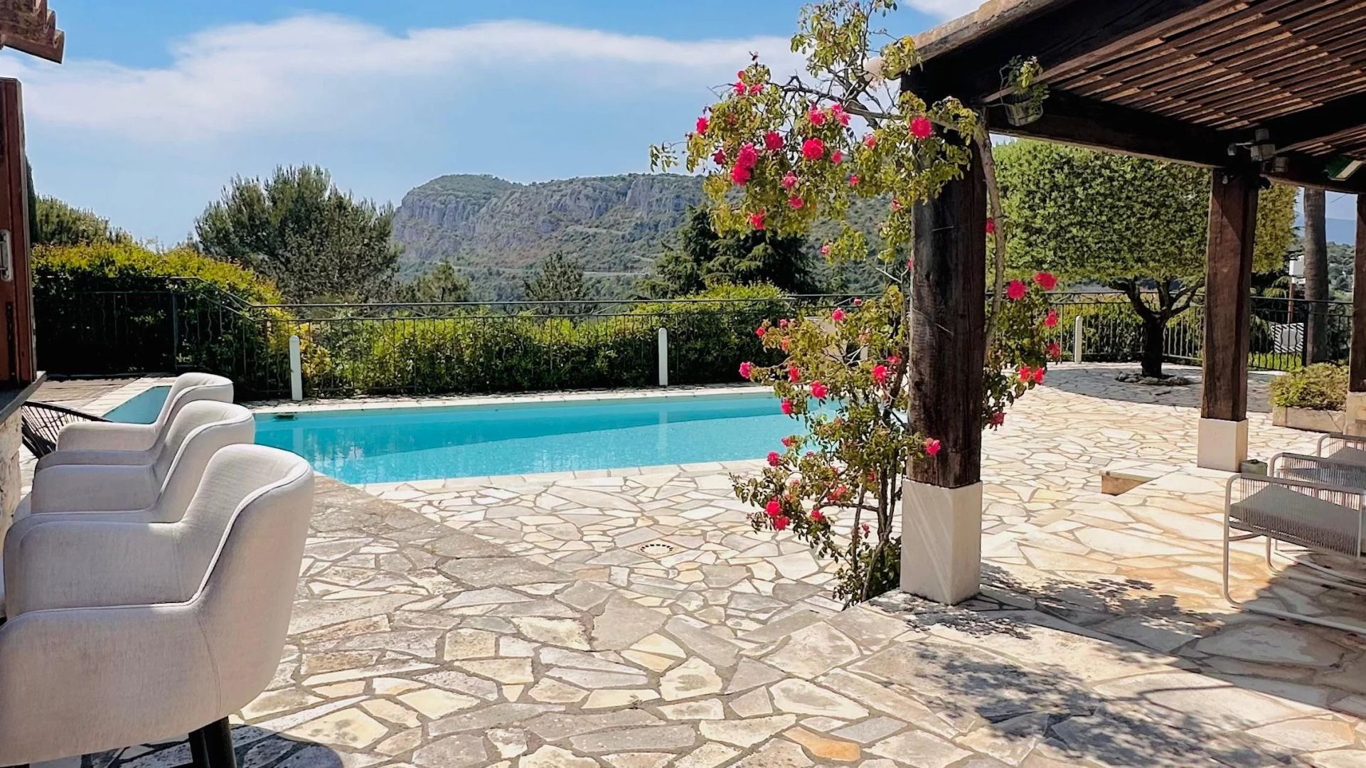 villa 6 Rooms for sale on La Turbie (06320)
