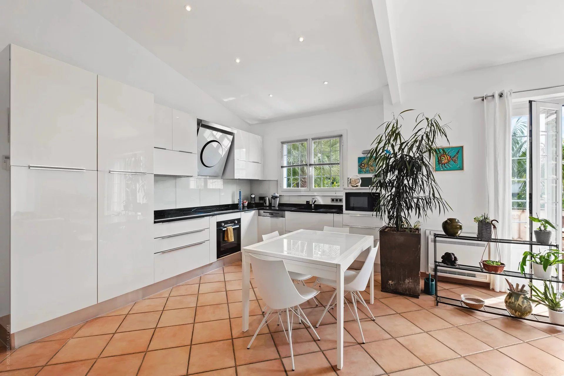 villa 8 Rooms for sale on Èze (06360)