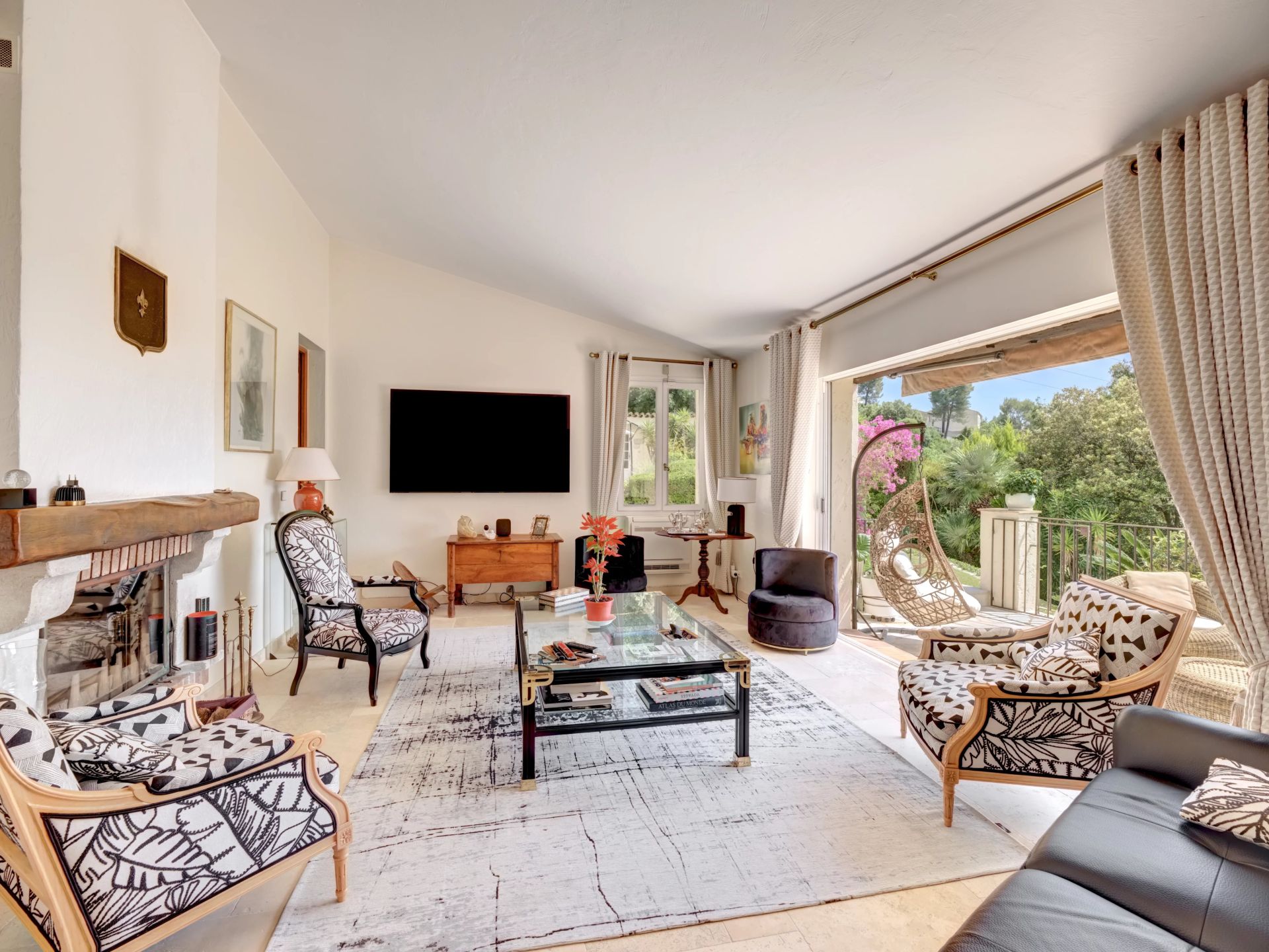 villa 7 Rooms for sale on La Gaude (06610)