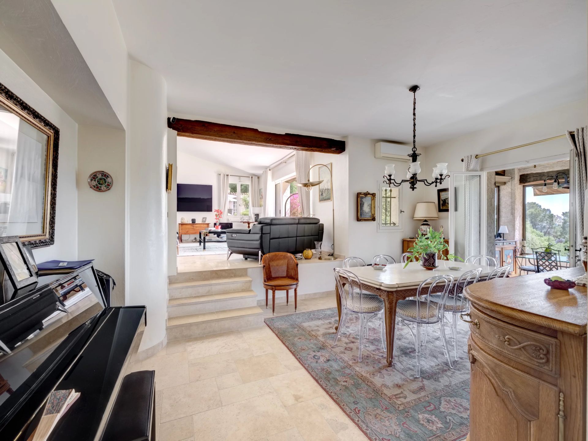 villa 7 Rooms for sale on La Gaude (06610)