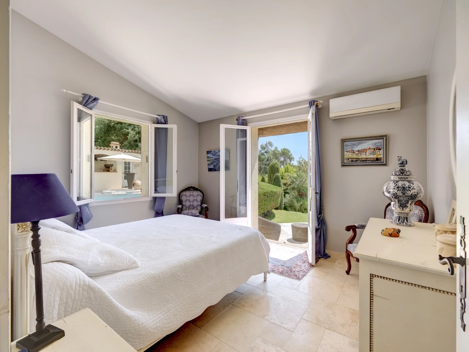villa 7 Rooms for sale on La Gaude (06610)