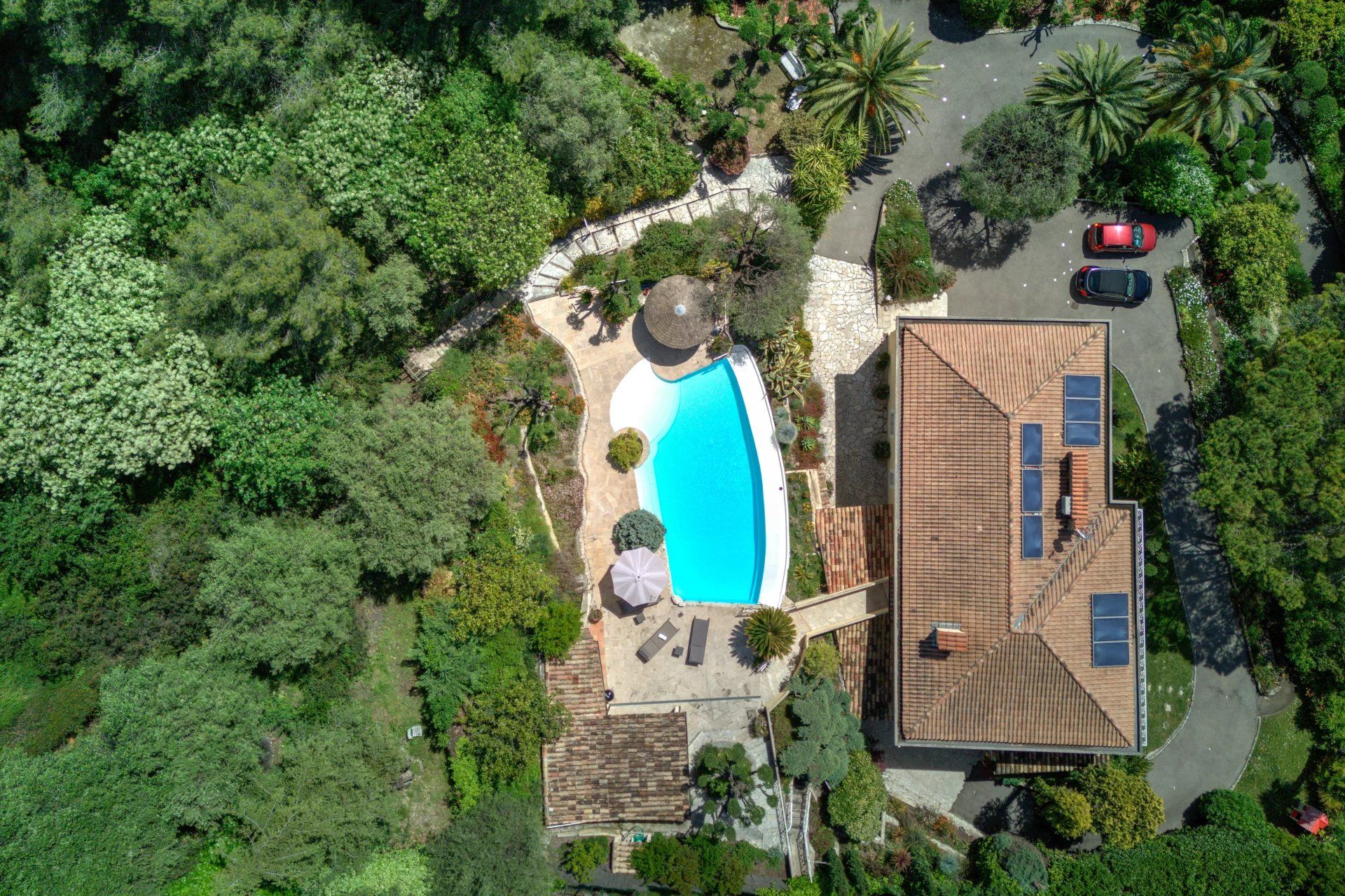 villa 10 Rooms for sale on Nice (06100)