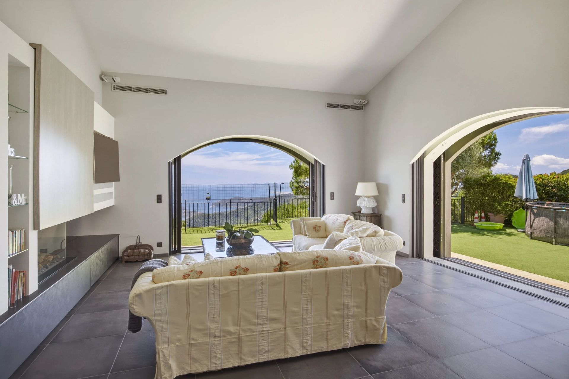 villa 6 Rooms for sale on Èze (06360)