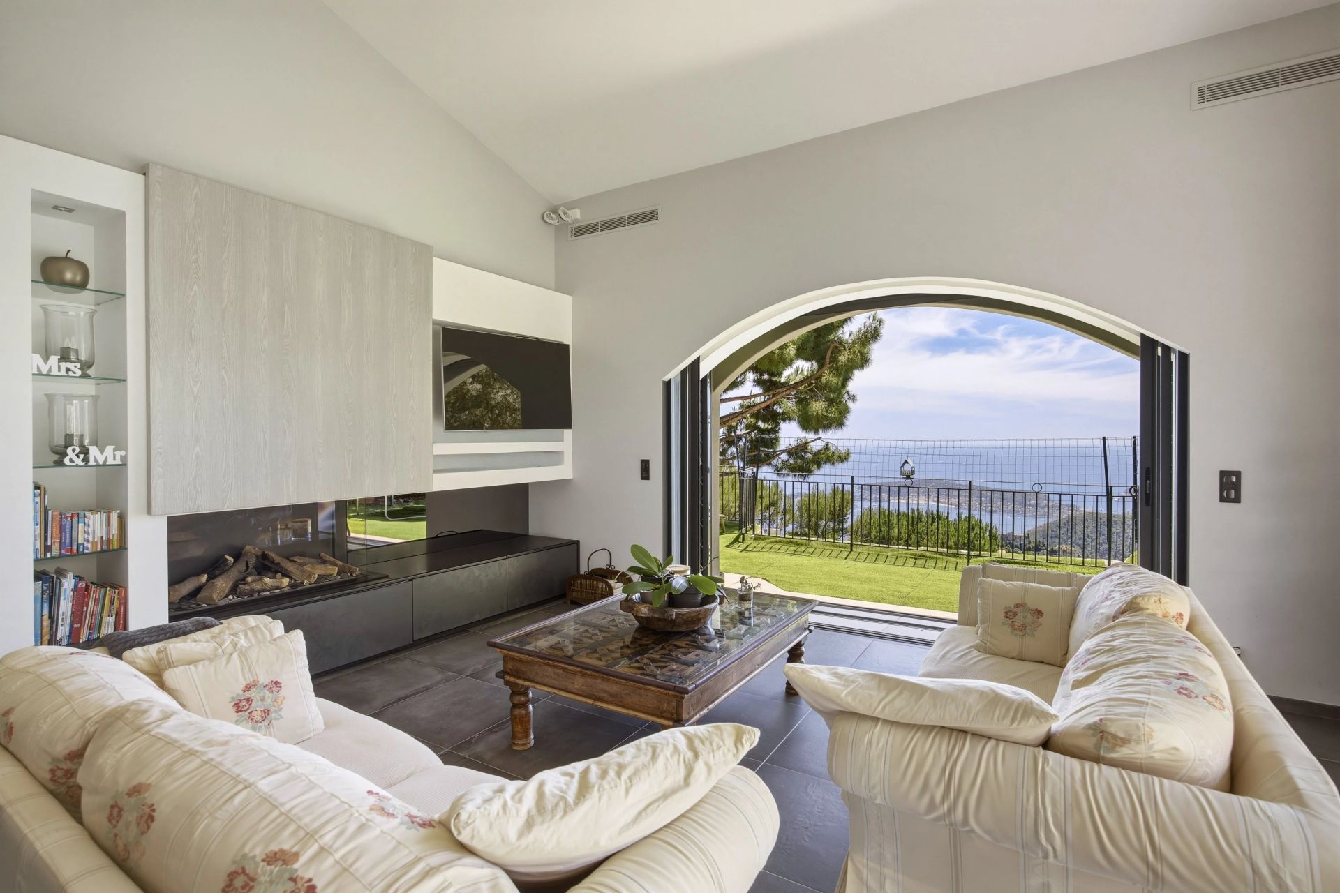 villa 6 Rooms for sale on Èze (06360)