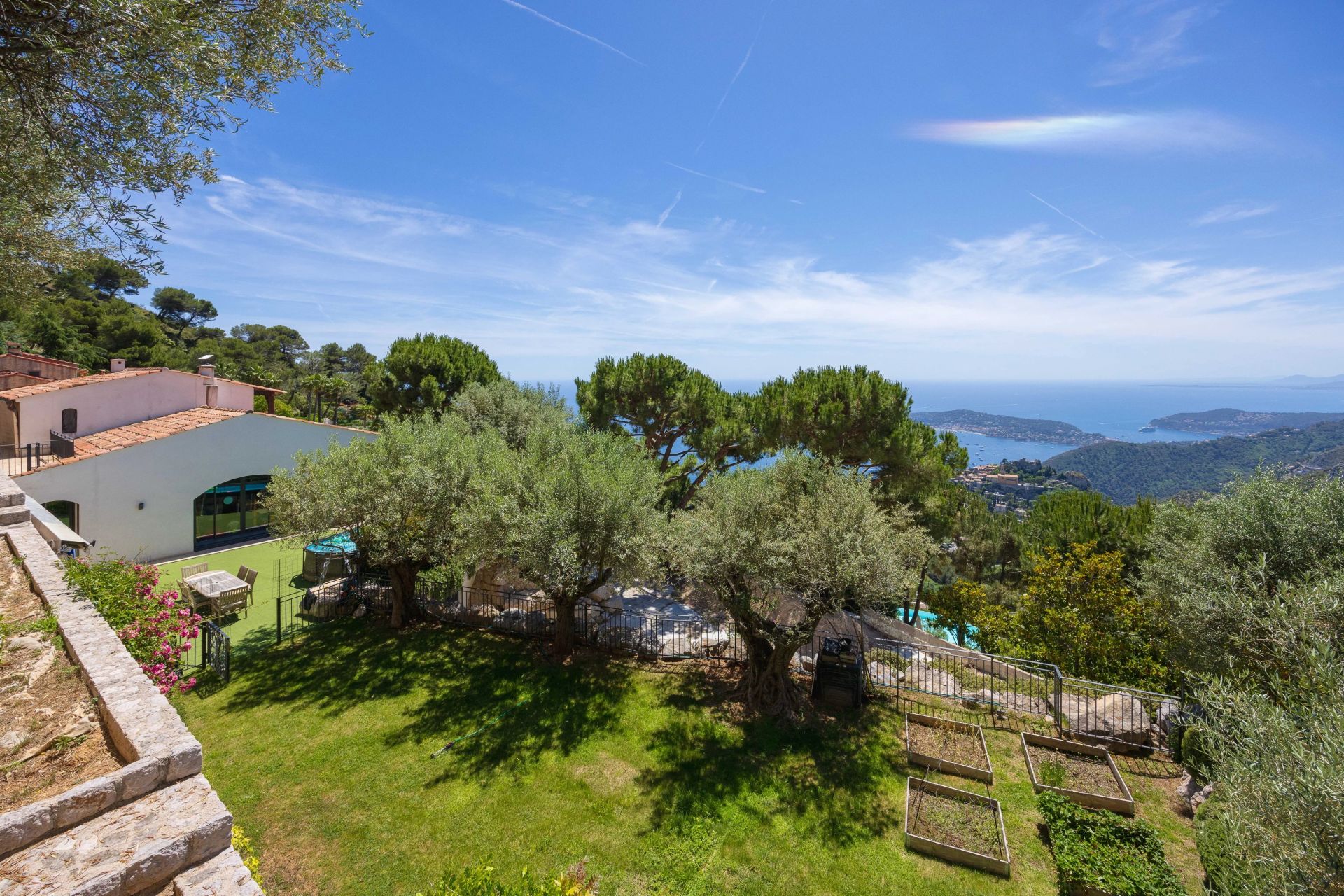 villa 6 Rooms for sale on Èze (06360)