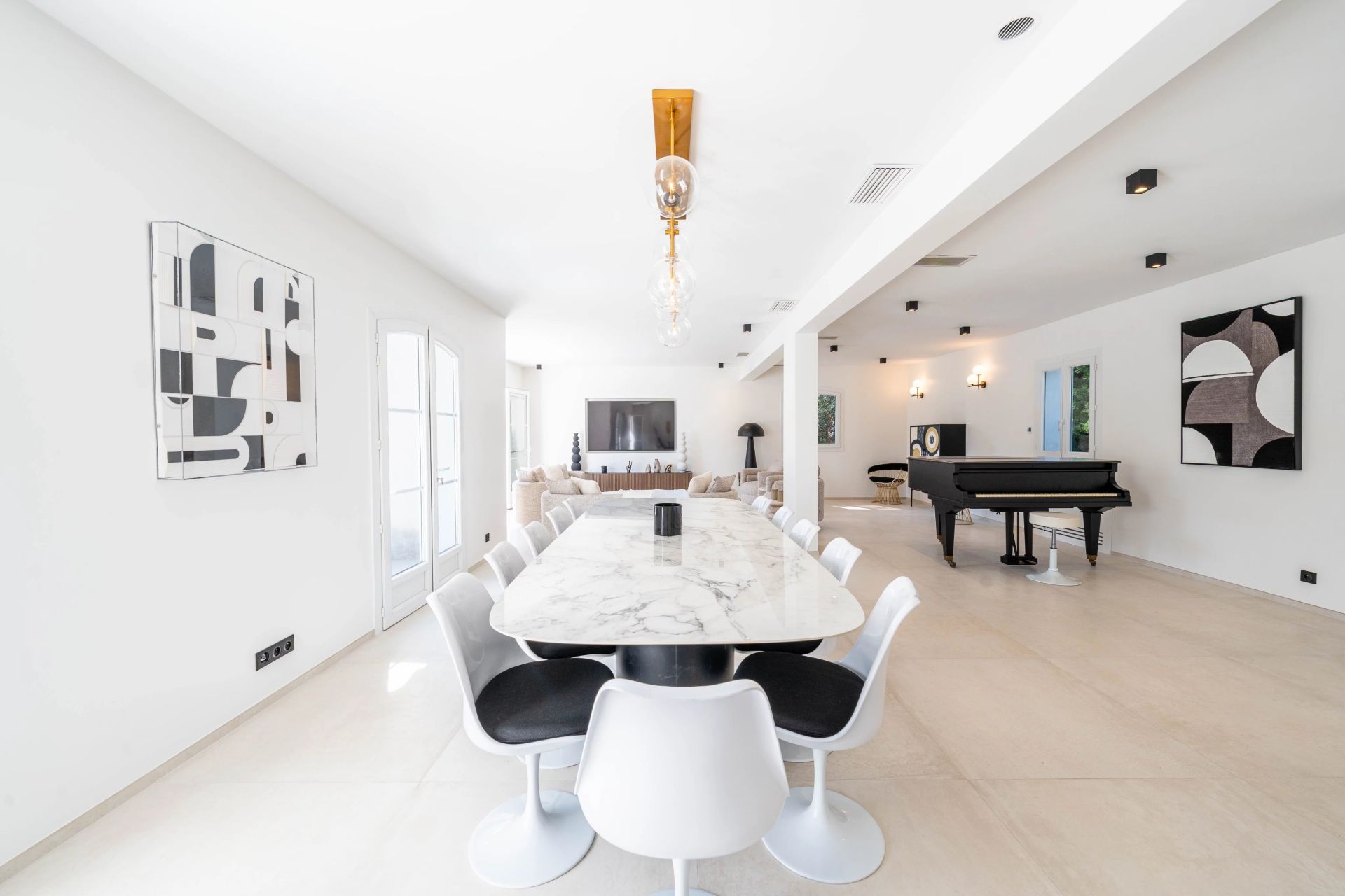 villa 8 Rooms for seasonal rent on Cannes (06400)