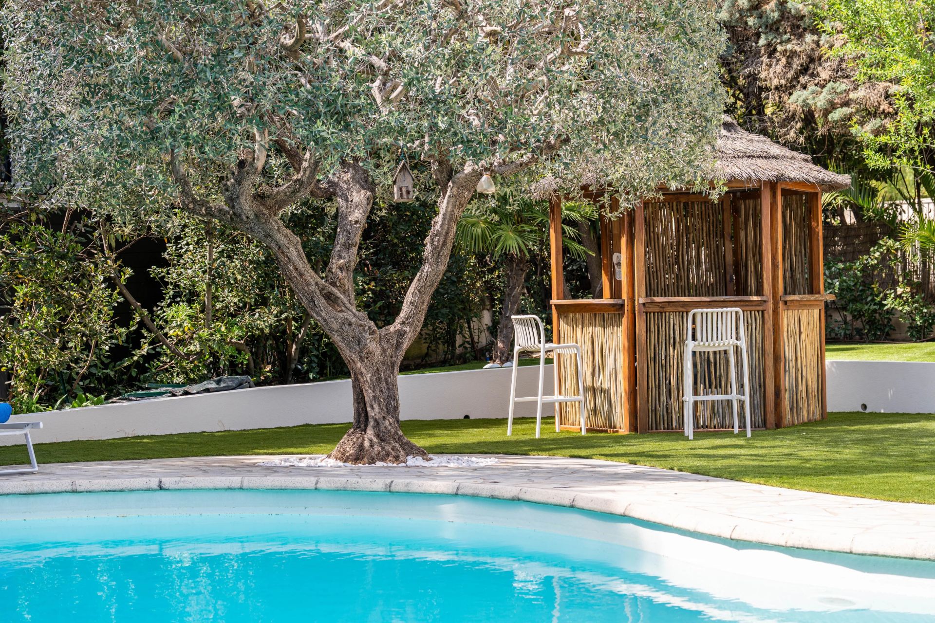 villa 8 Rooms for seasonal rent on Cannes (06400)