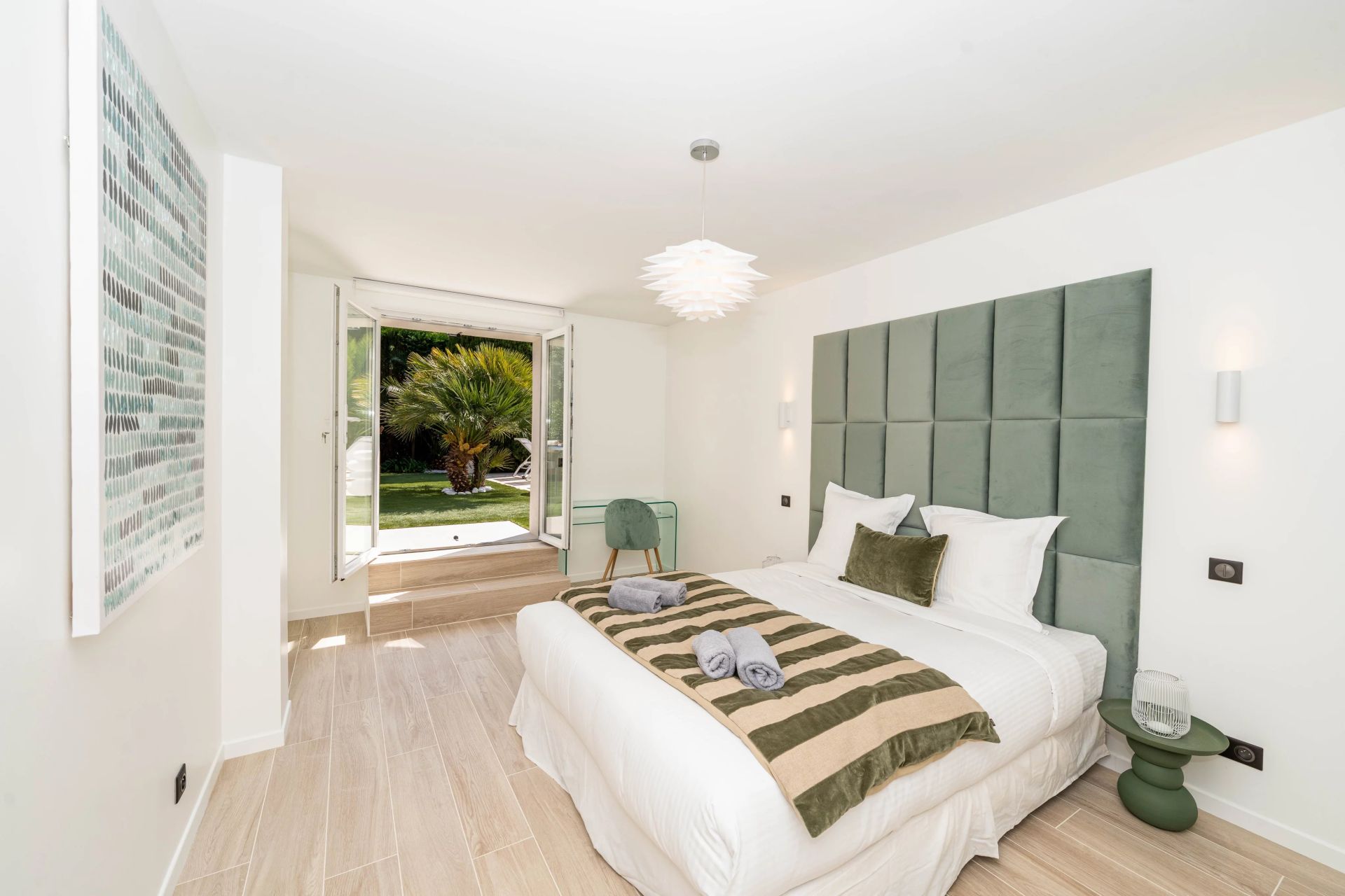 villa 8 Rooms for seasonal rent on Cannes (06400)