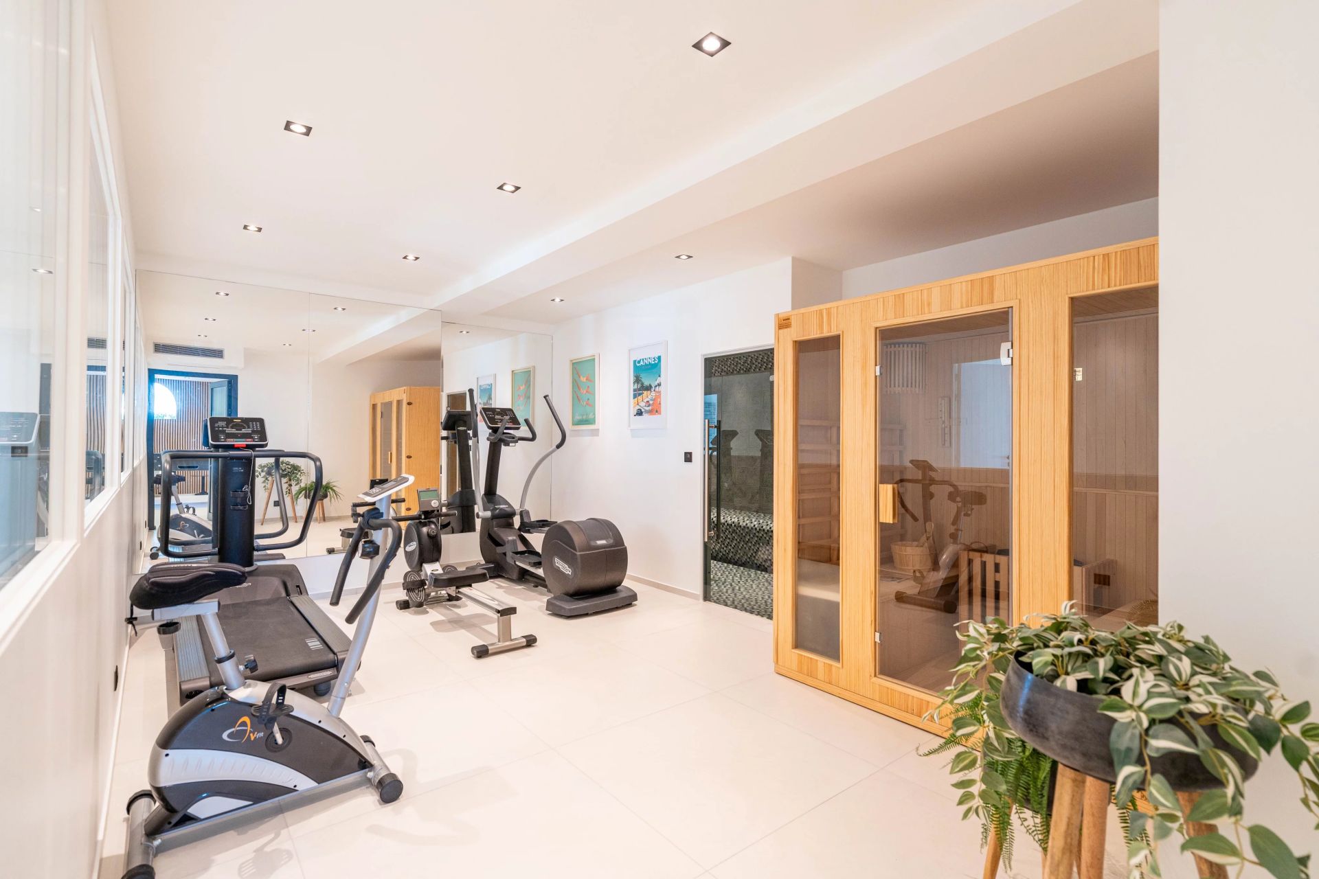 villa 8 Rooms for seasonal rent on Cannes (06400)