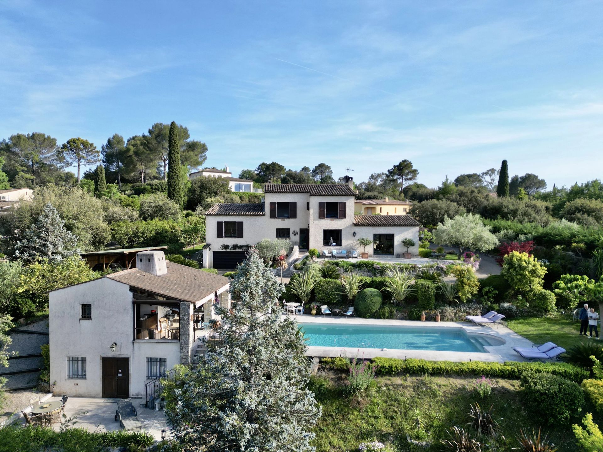 villa 8 Rooms for sale on Roquefort-les-Pins (06330)