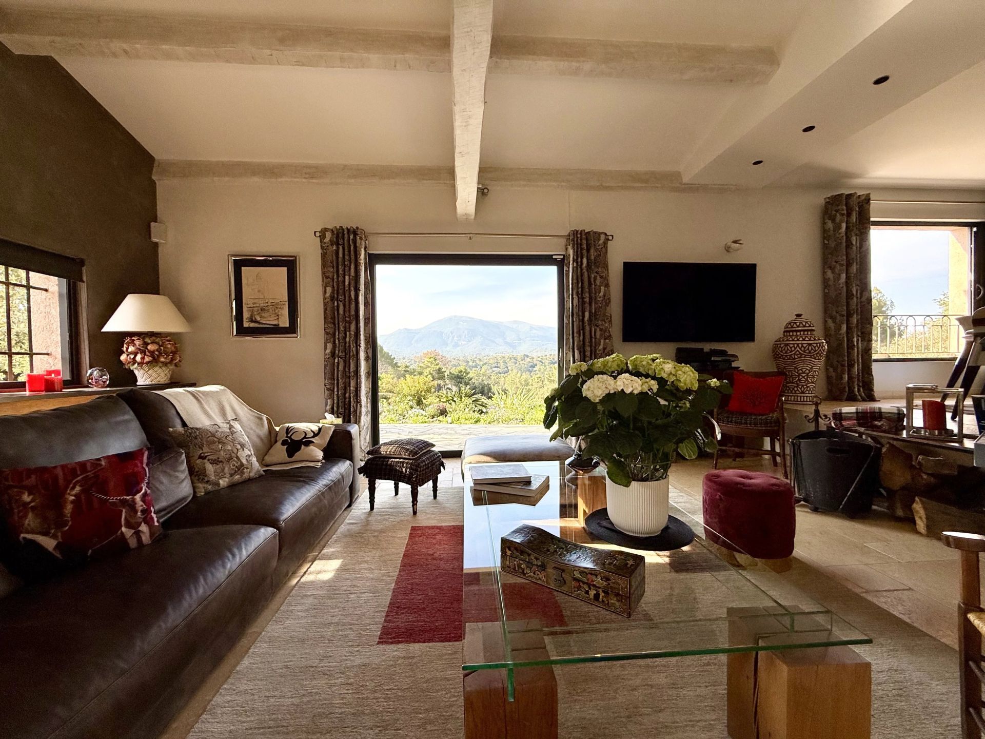 villa 8 Rooms for sale on Roquefort-les-Pins (06330)
