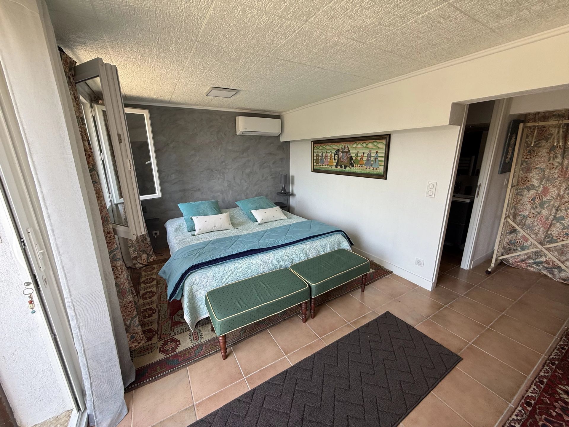 villa 8 Rooms for sale on Roquefort-les-Pins (06330)
