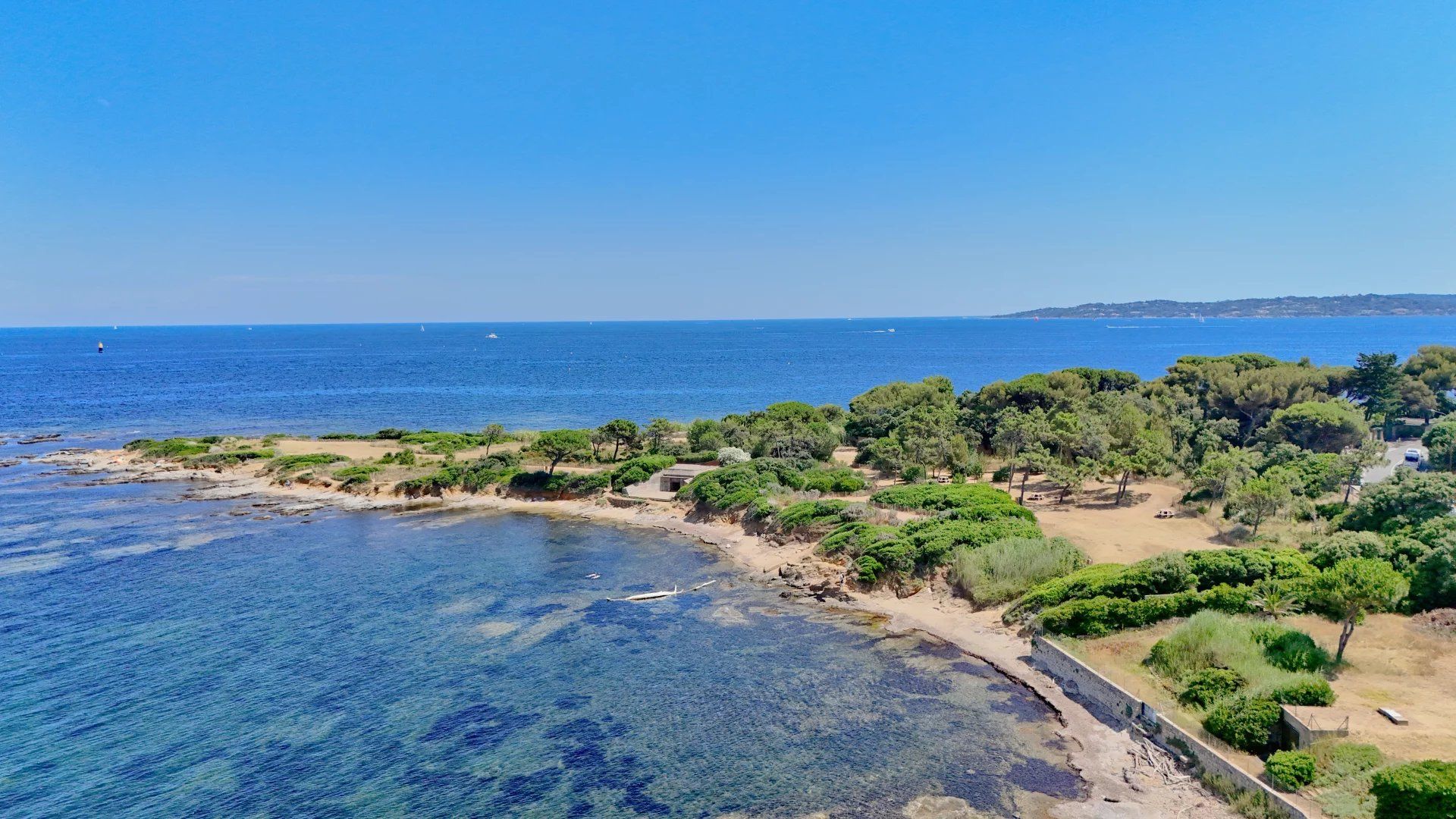 villa 4 Rooms for sale on Sainte-Maxime (83120)