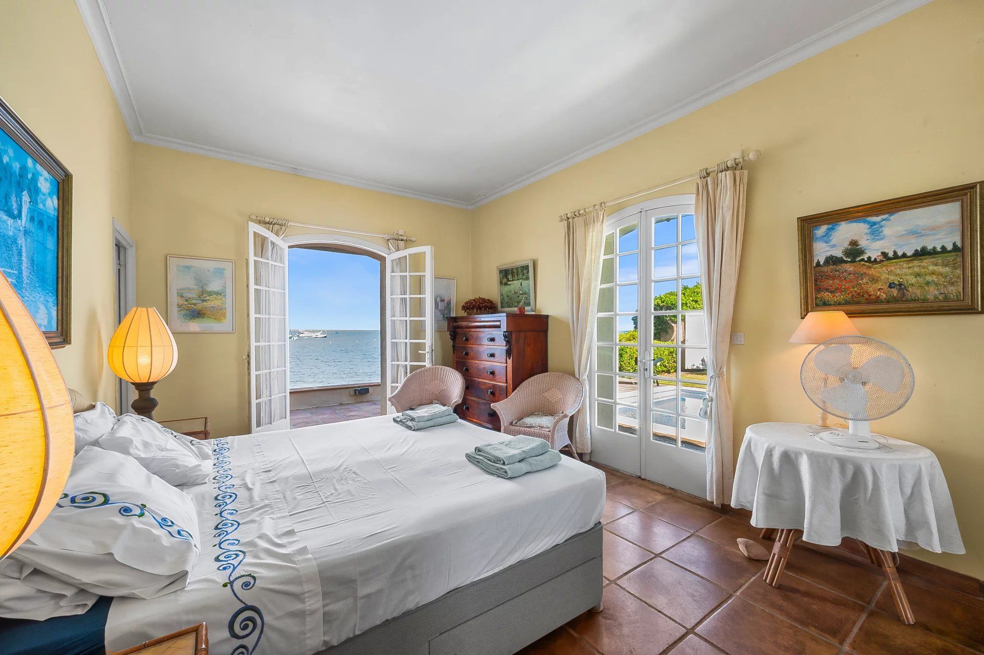 villa 4 Rooms for sale on Sainte-Maxime (83120)