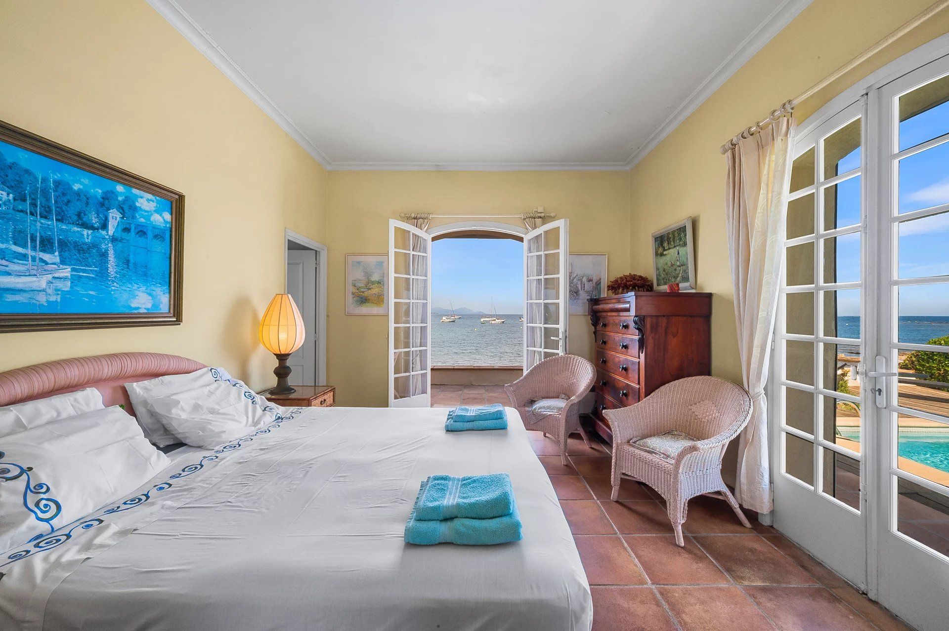 villa 4 Rooms for sale on Sainte-Maxime (83120)