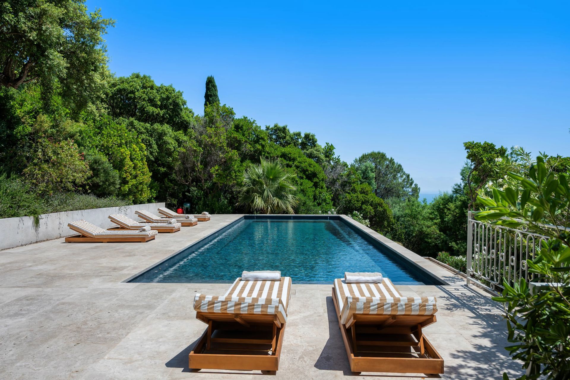 villa 7 Rooms for seasonal rent on La Croix-Valmer (83420)
