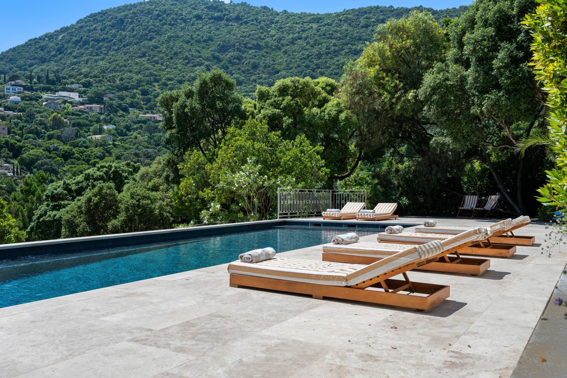 villa 7 Rooms for seasonal rent on La Croix-Valmer (83420)