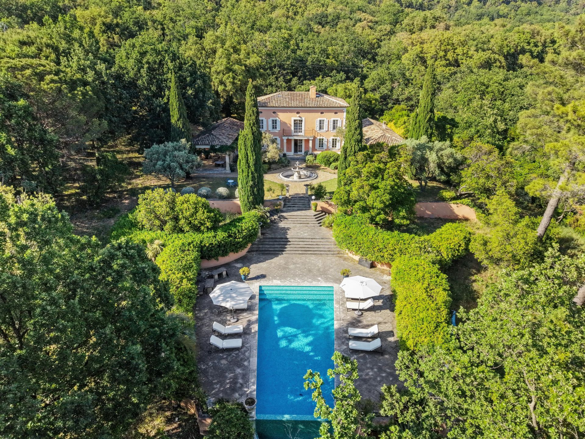villa en location saisonnière sur La Garde-Freinet (83680)