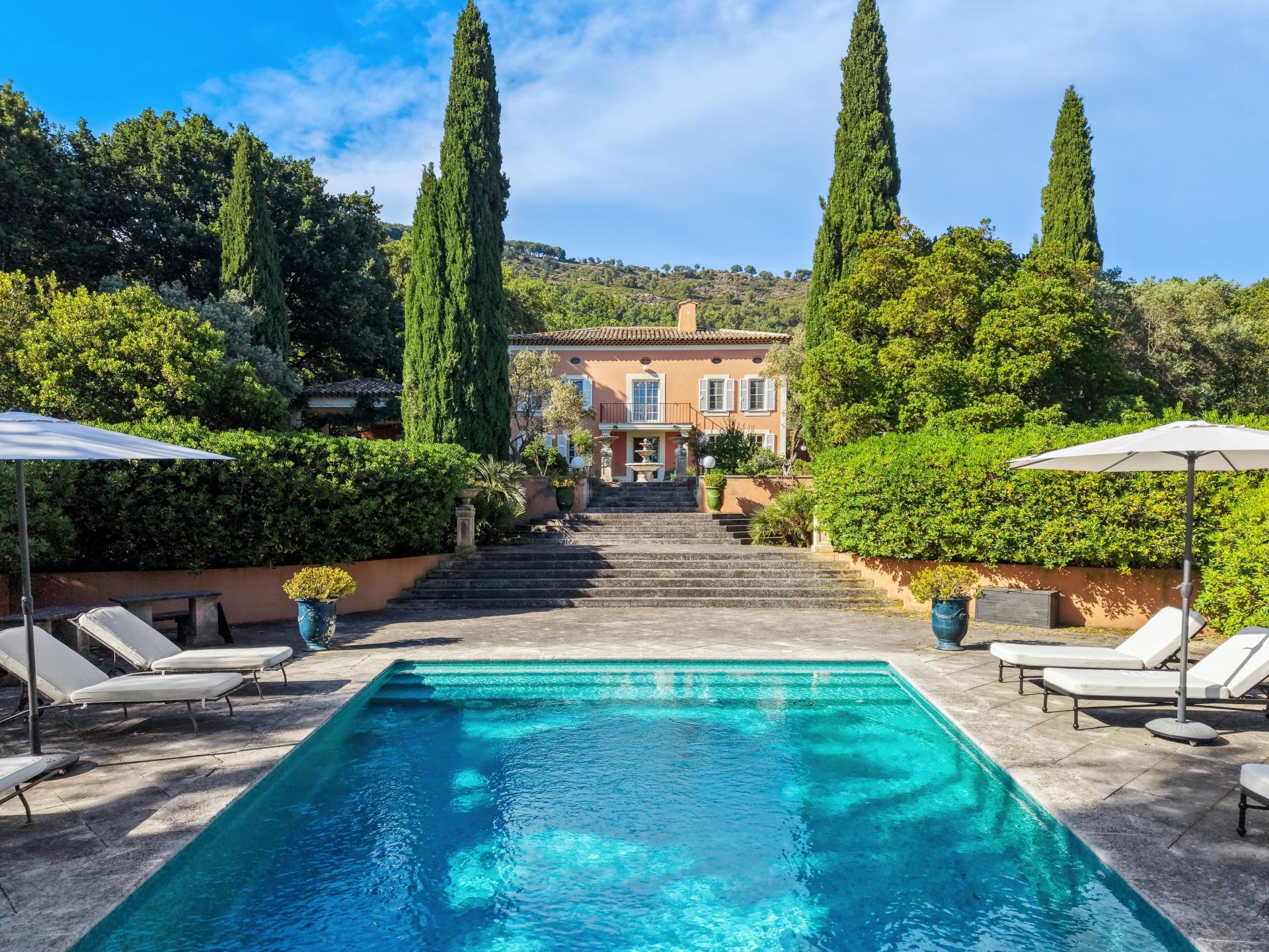 villa en location saisonnière sur La Garde-Freinet (83680)