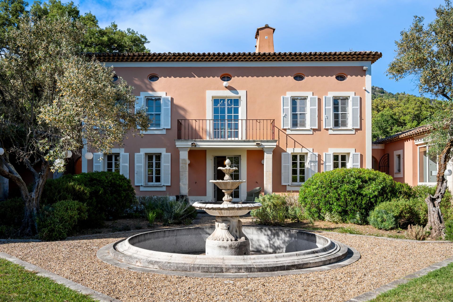 villa en location saisonnière sur La Garde-Freinet (83680)