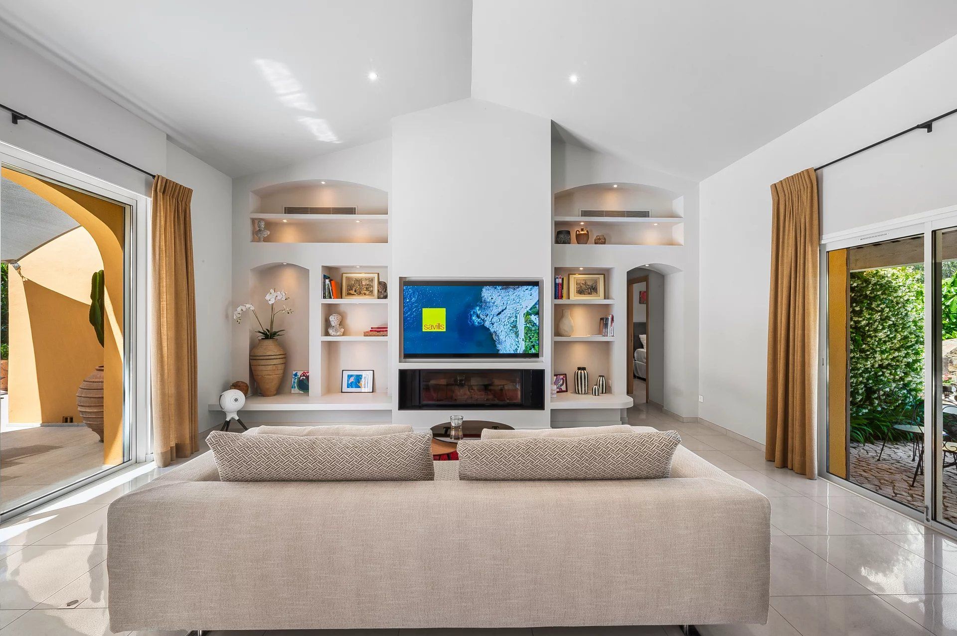 villa 5 Rooms for seasonal rent on Gassin (83580)