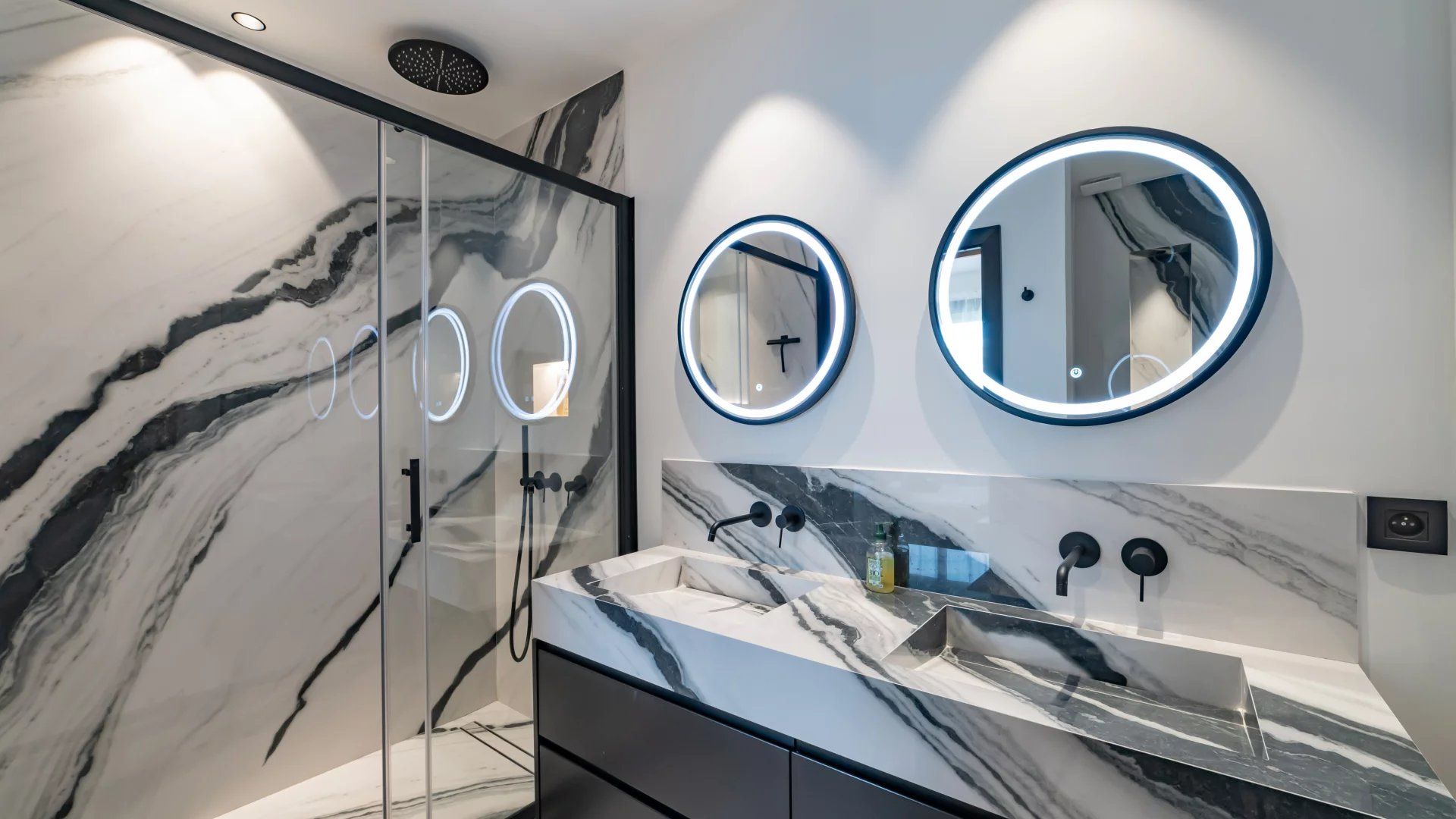 apartment 4 Rooms for sale on Cannes (06400)