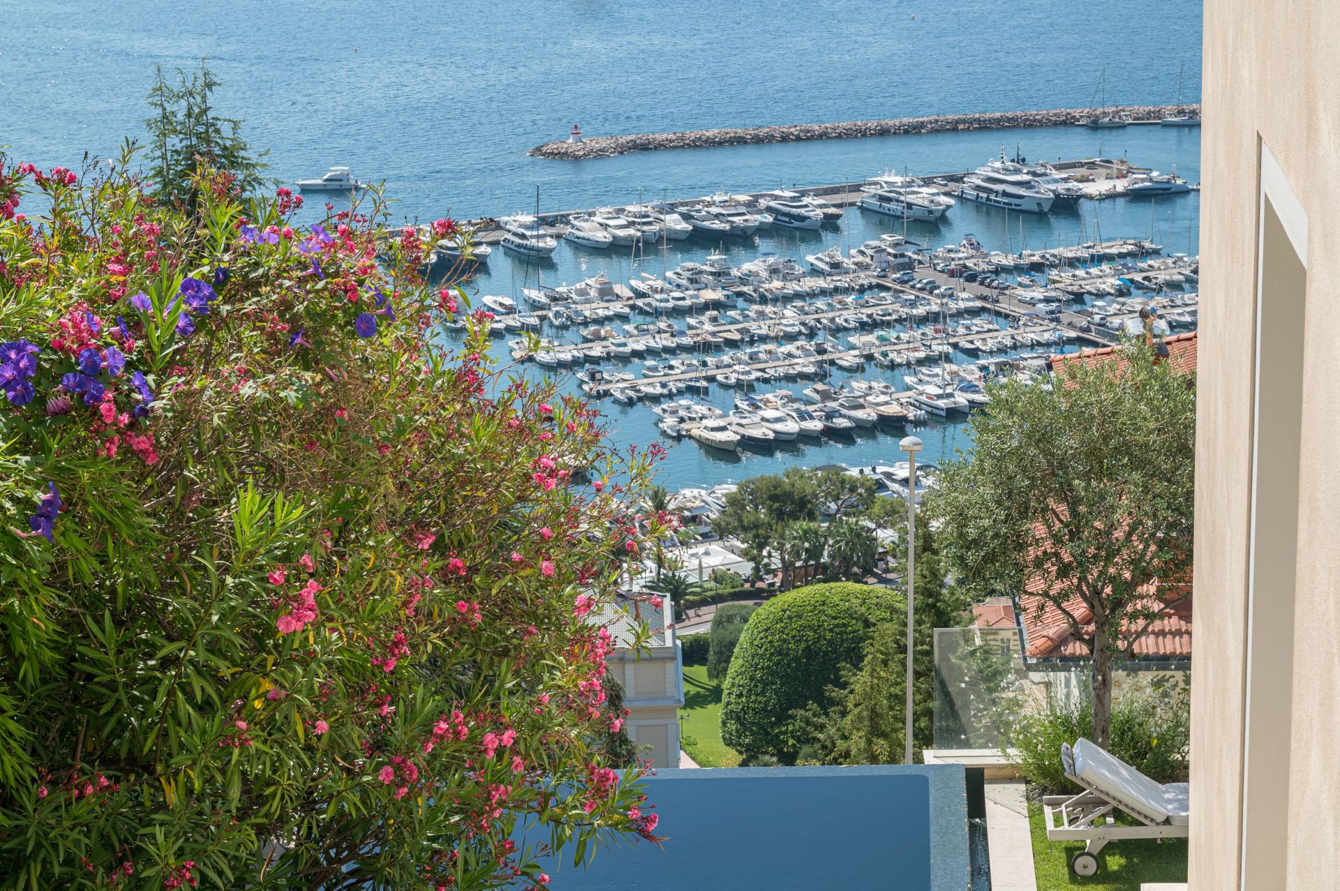 villa 9 Rooms for sale on Beaulieu-sur-Mer (06310)