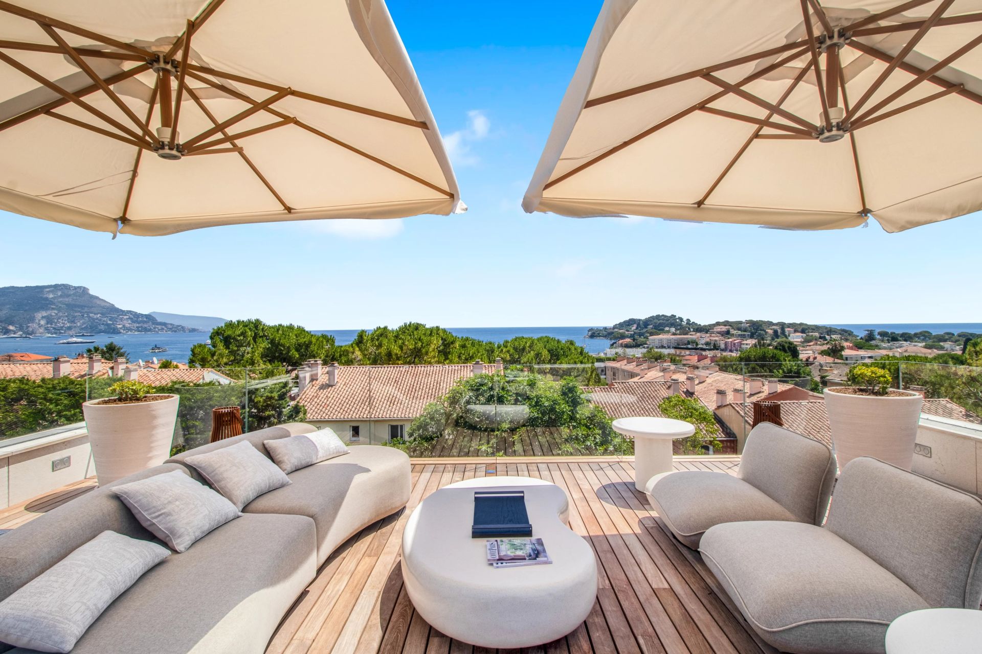 villa 10 Rooms for sale on Saint-Jean-Cap-Ferrat (06230)