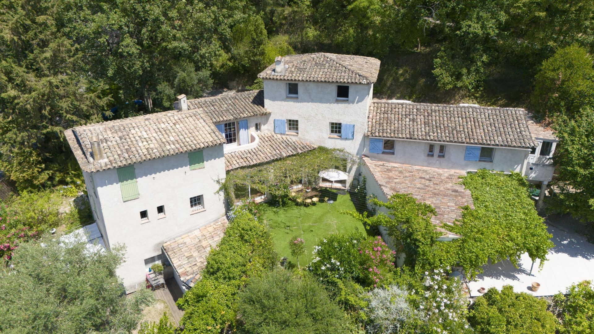 apartment 4 Rooms for sale on Saint-Paul-de-Vence (06570)