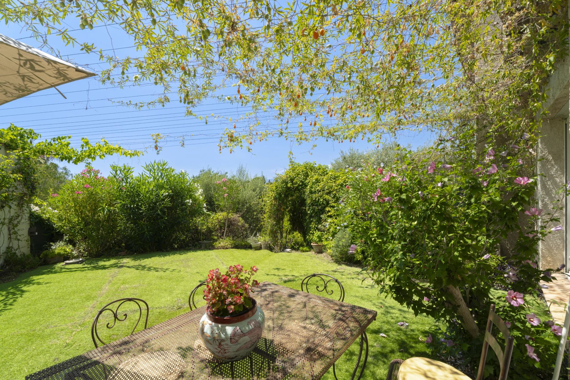 apartment 4 Rooms for sale on Saint-Paul-de-Vence (06570)