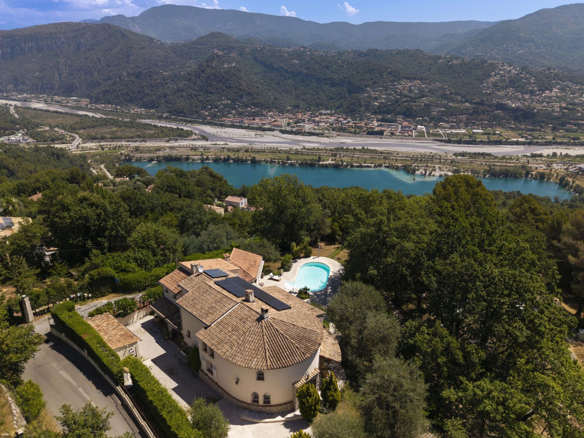 villa 6 Rooms for sale on Le Broc (06510)