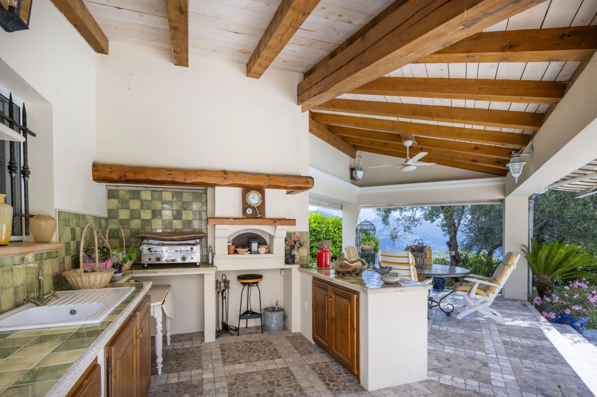villa 6 Rooms for sale on Le Broc (06510)