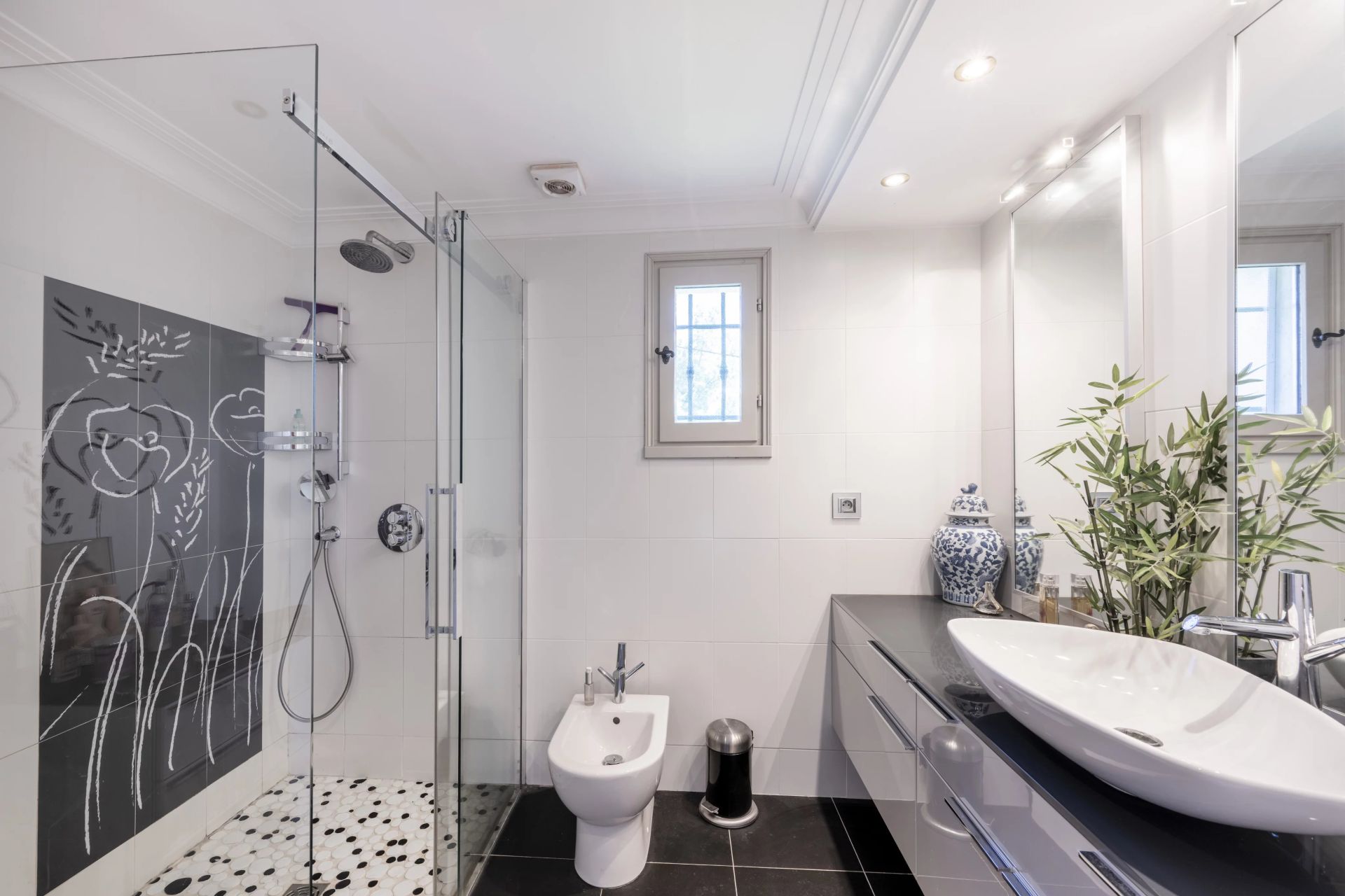 villa 6 Rooms for sale on Le Broc (06510)