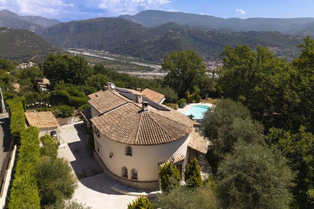 Sale Villa Saint-Laurent-du-Var 6&nbsp;Rooms 262&nbsp;m²