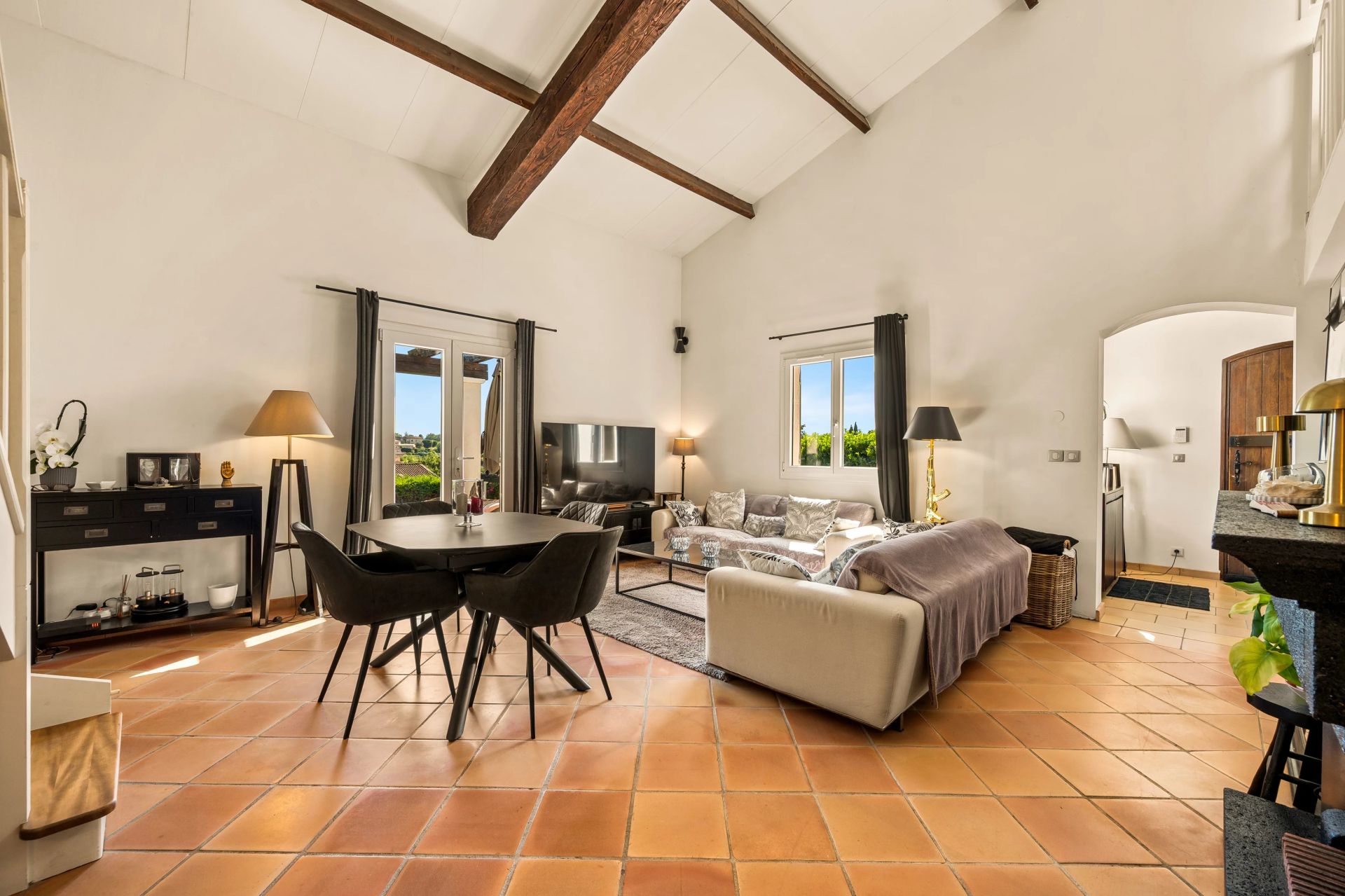 villa 5 Rooms for sale on Grasse (06130)